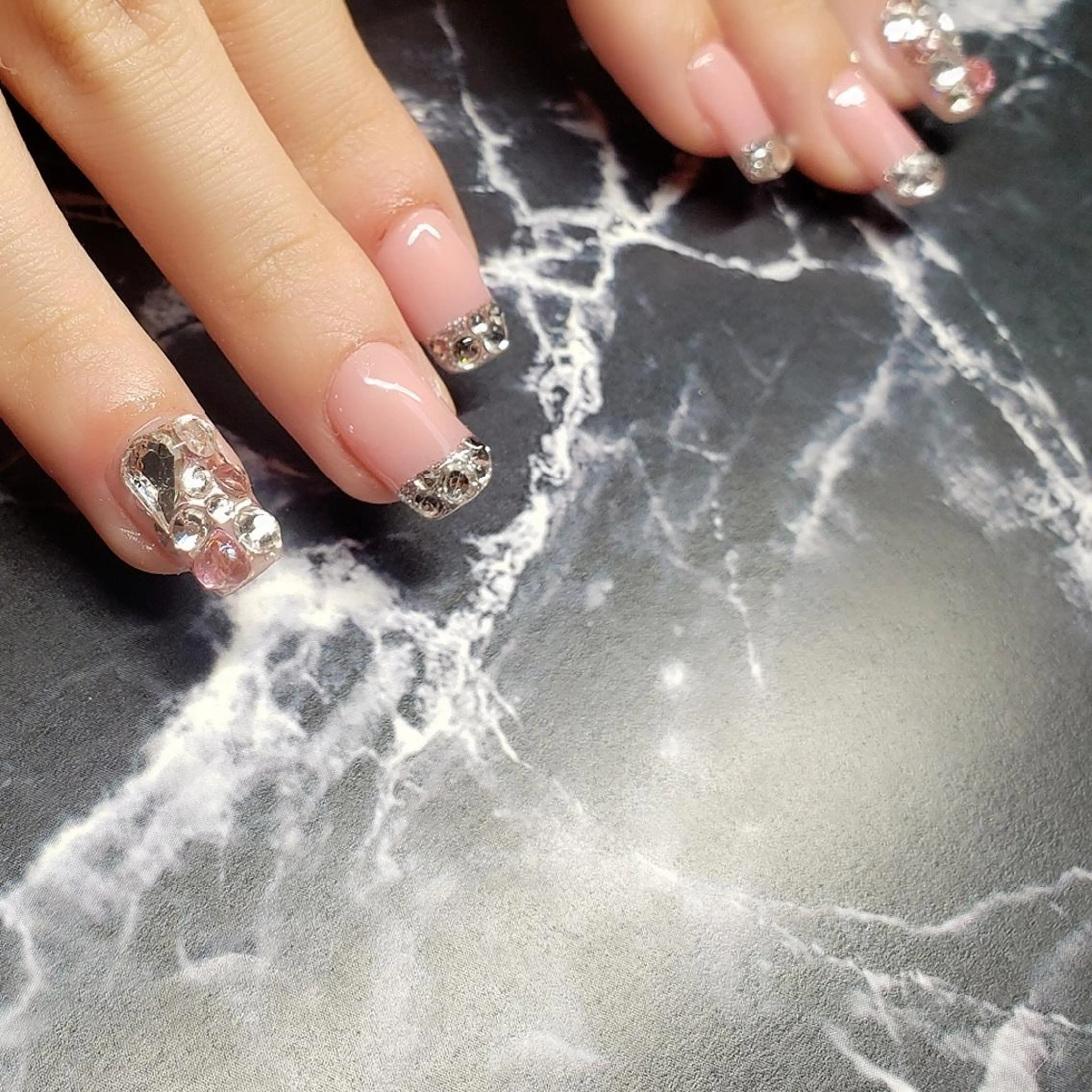 ミディアム ネイル クロキ 。のネイルデザイン