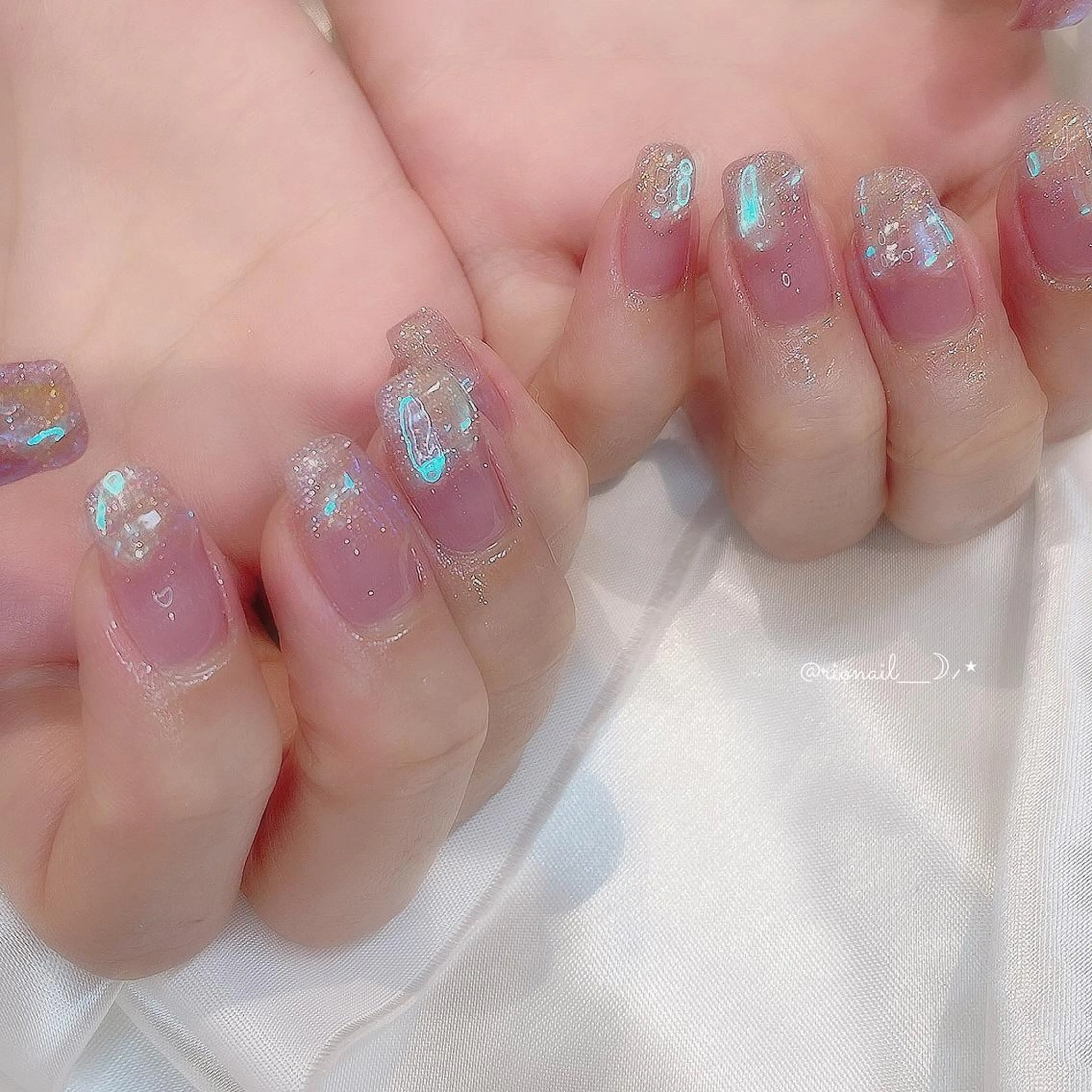 ネイル 𝘙𝘪𝘰𝘯𝘢 ...🕯🤍のネイルデザイン