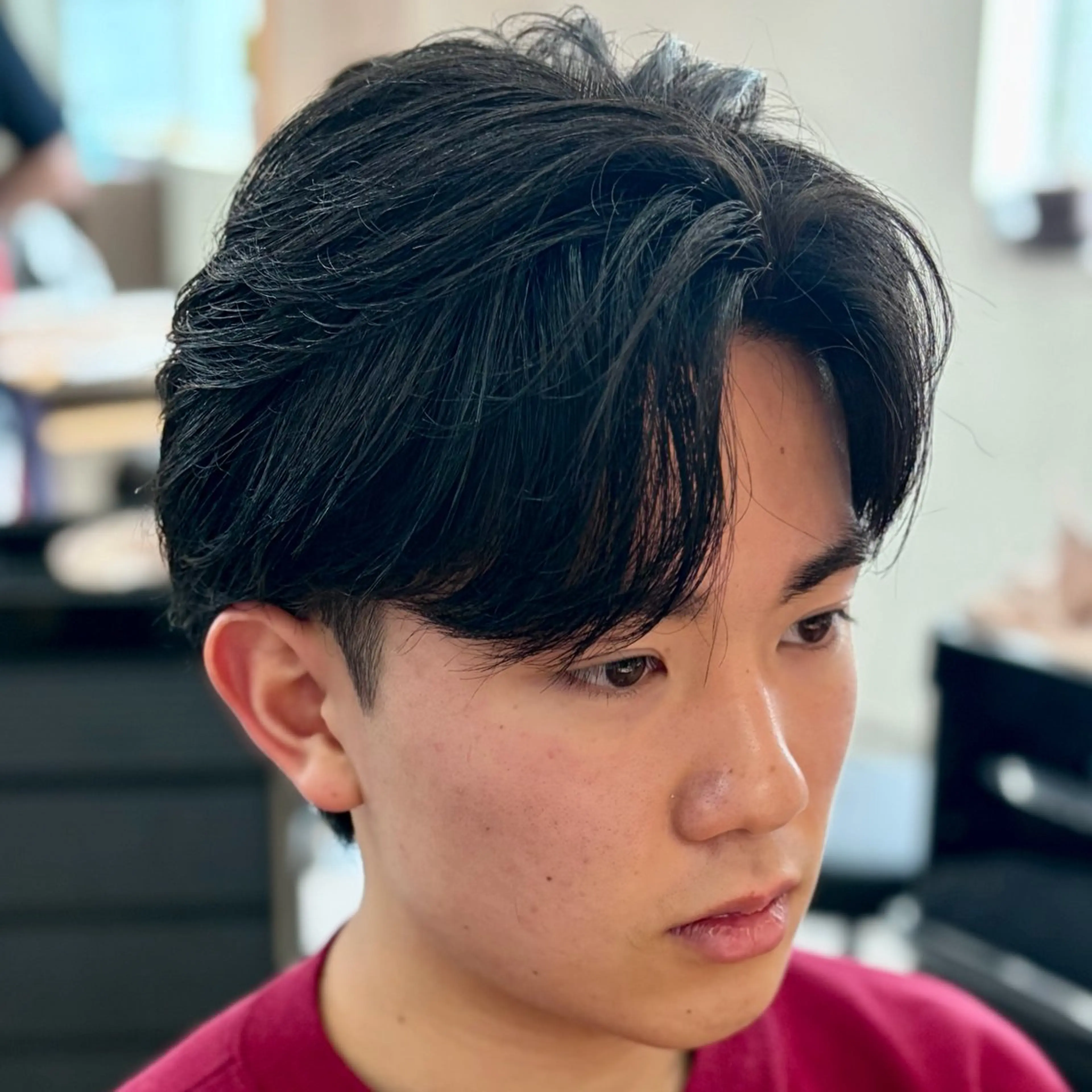 パーマ メンズ センターパート フェザーパーマ メンズ韓国風 メンズパーマ 刈り上げ カット パーマ 男の理想を叶える🔥 メンズパーマ特化｜関のヘアスタイル