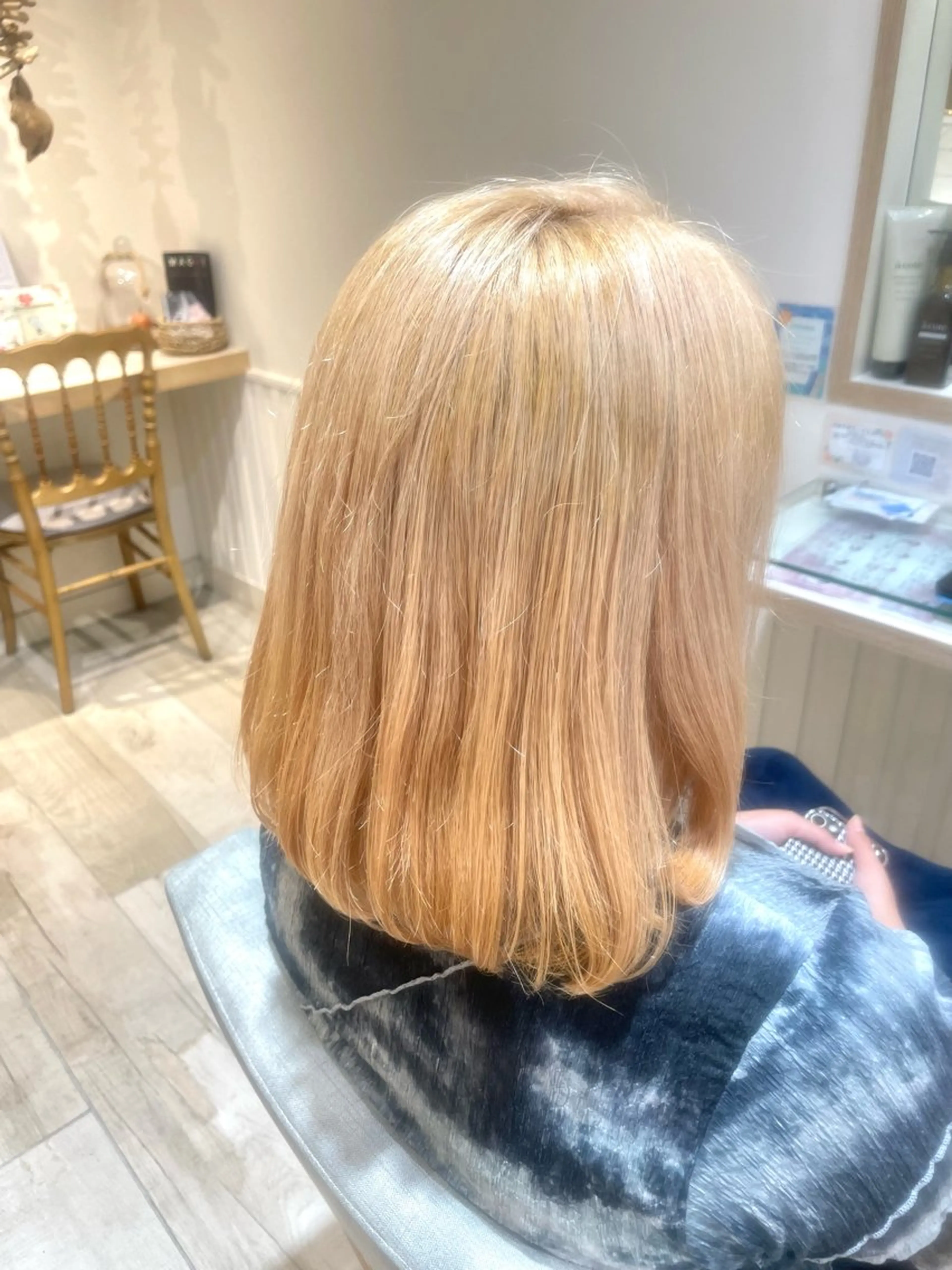 ミディアム カラー ウルフカット/ハイト ーン🎀mizukiのヘアスタイル