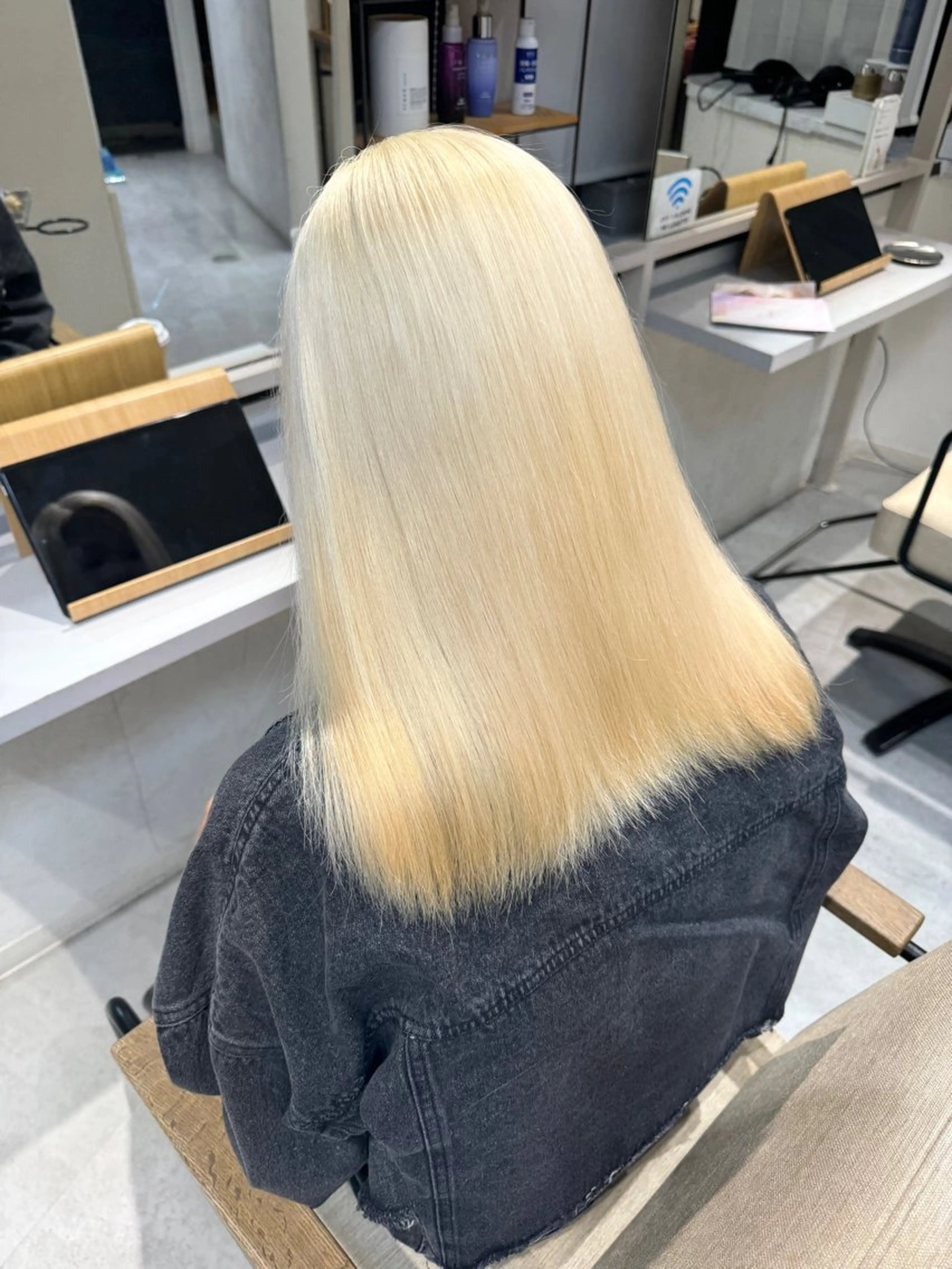 セミロング カラー ブリーチ ブロンド ホワイトブロンド fuka/梅田/ ミルクティーベージュのヘアスタイル