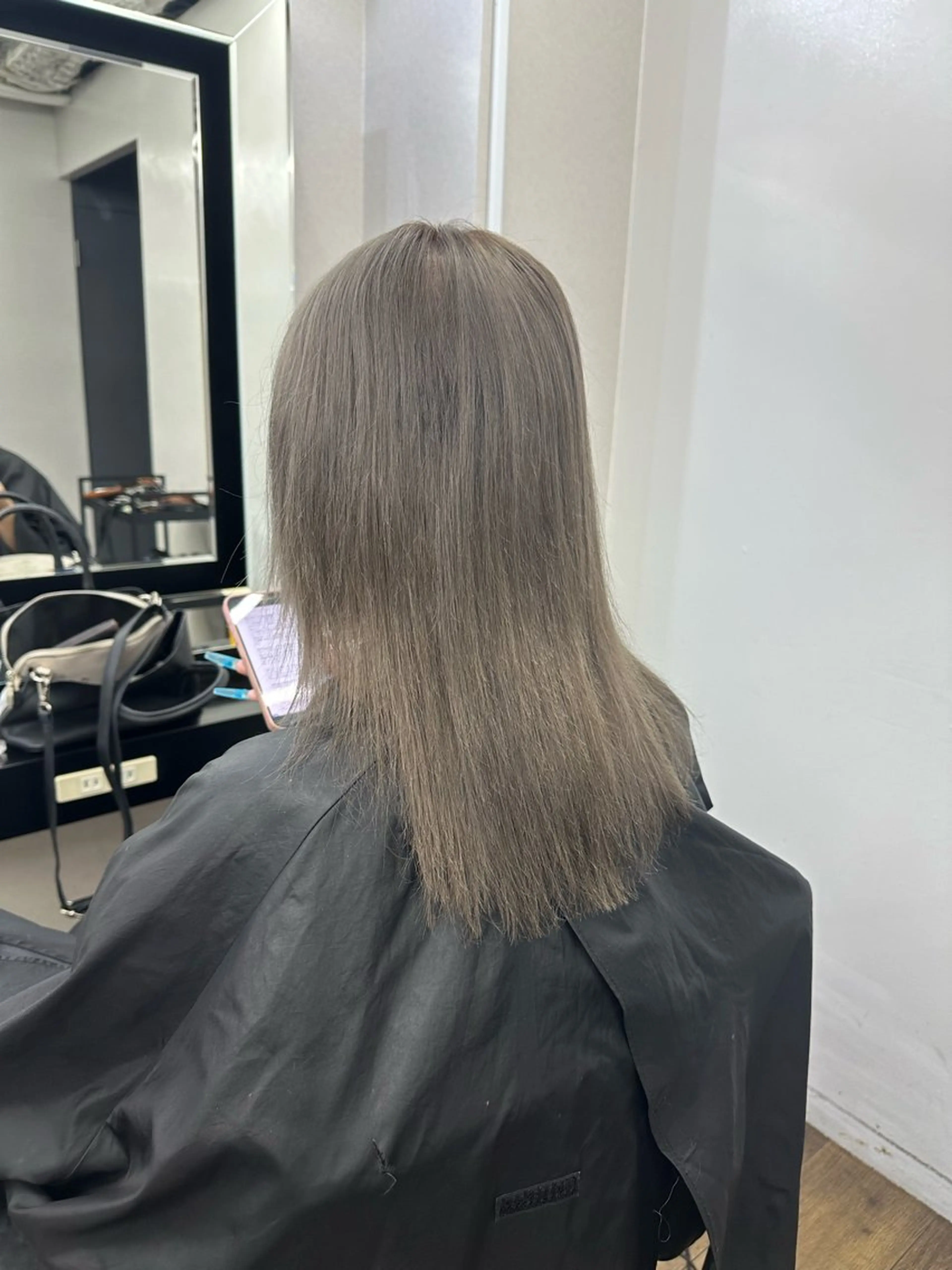 ミディアム ヘアカラー 韓国ヘア×ハイトーン AYA💫のヘアスタイル