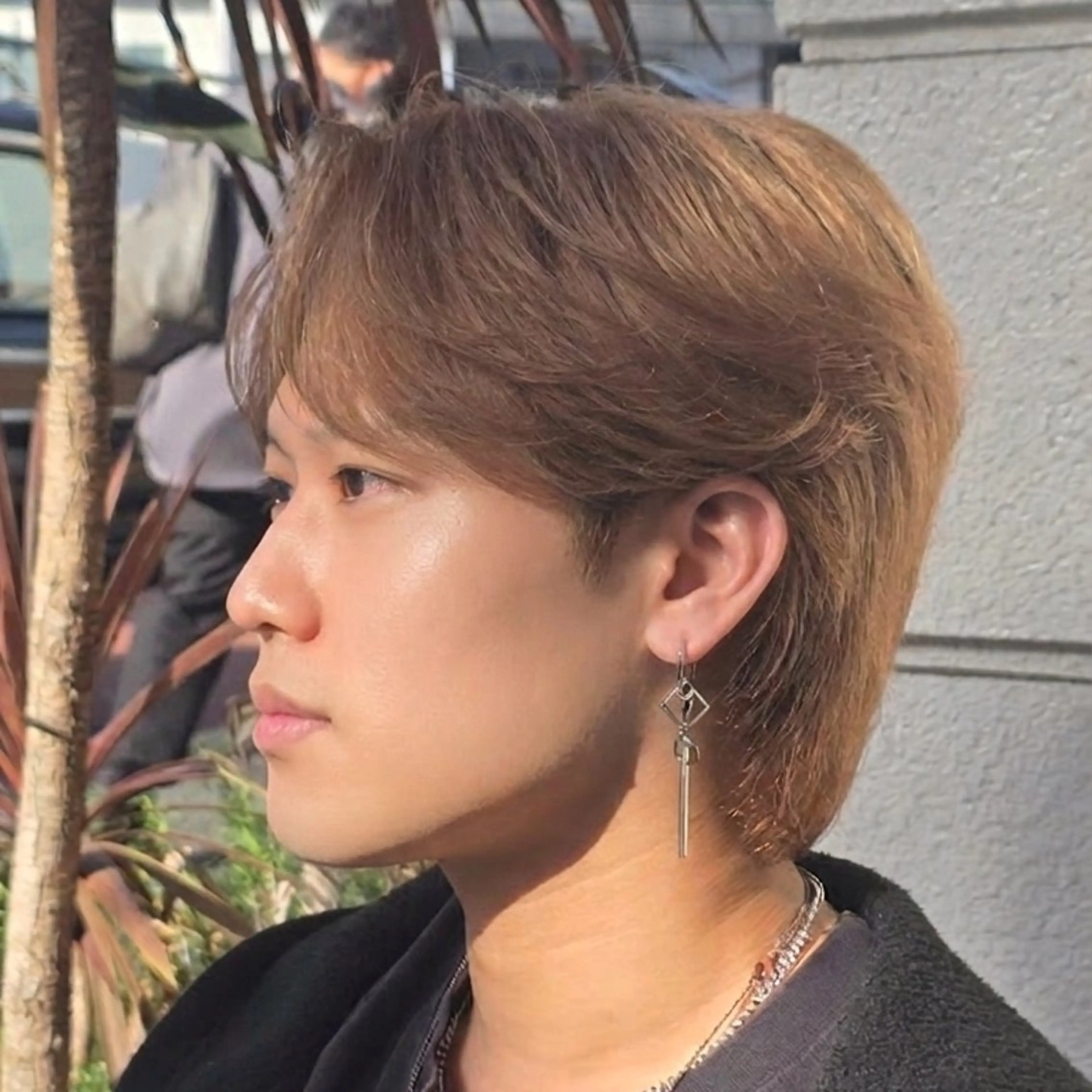 ショート メンズ カラー センターパート ベージュカラー カット ヘアカラー RYU/毛流れパーマ /前髪立ち上げ⚡️のヘアスタイル
