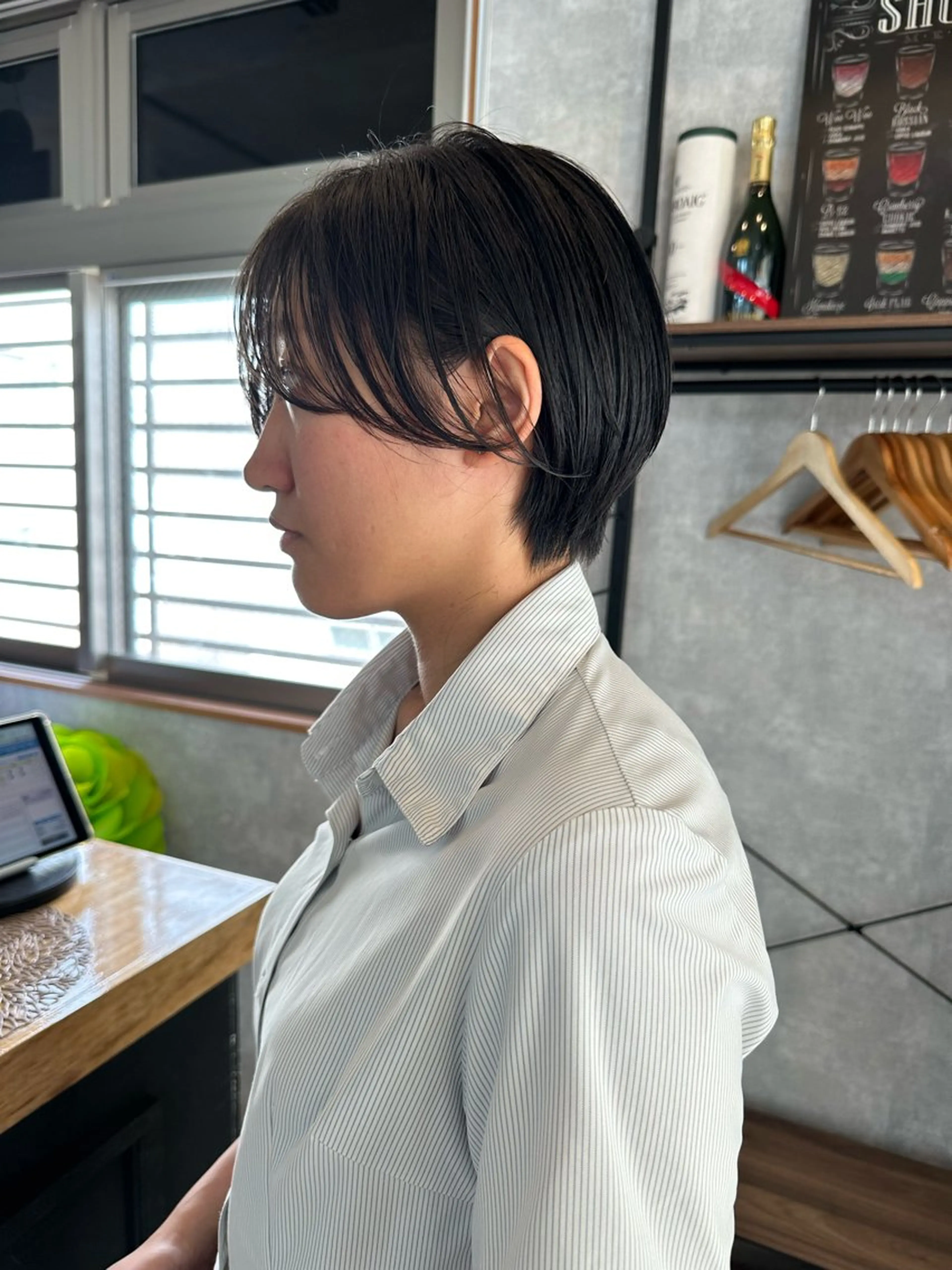 ショート 切りっぱなしボブ ショートボブ ハンサムショート 丸みショート ボブ カット ヘアカラー トリートメント モテ髪/ボブ/ショー ト/アダチフウトのヘアスタイル