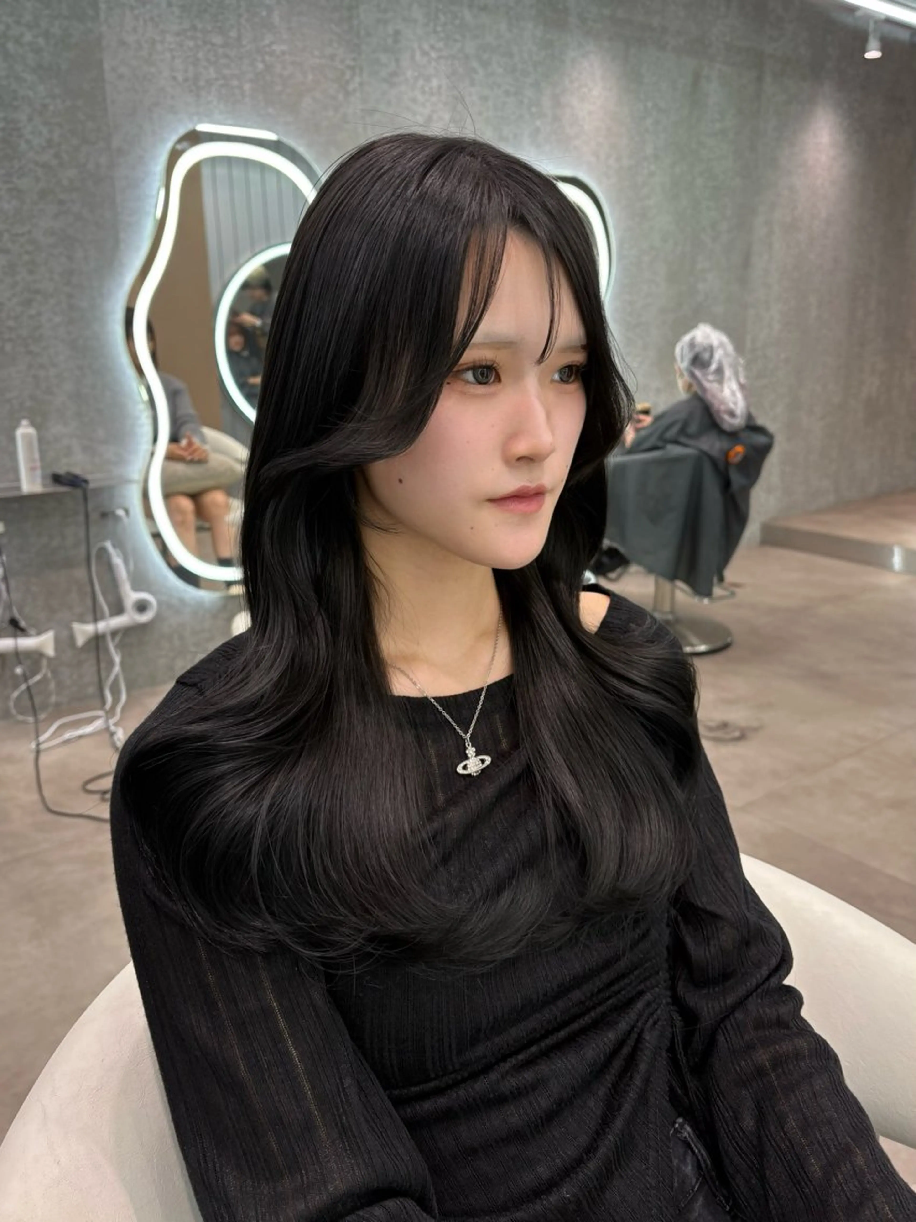 ロング カラー ヘアアレンジ アッシュ 黒髪 ブリーチ ブルーカラー ブルーブラック 大宮‎🩵縮毛矯正 レイヤー　佐藤和のヘアスタイル