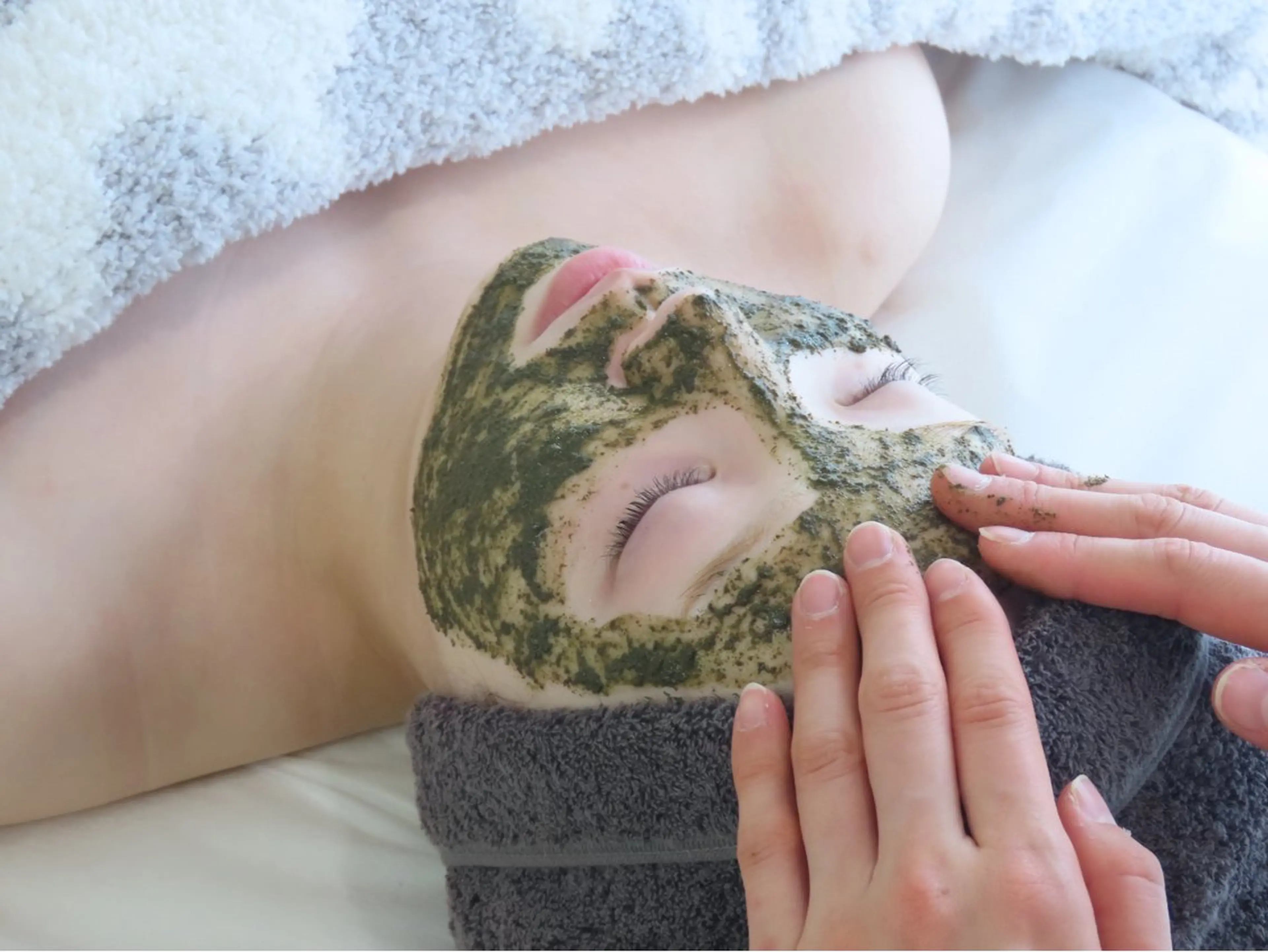 エステ ハーブピーリング 専門サロンReviaのエステ・リラクイメージ