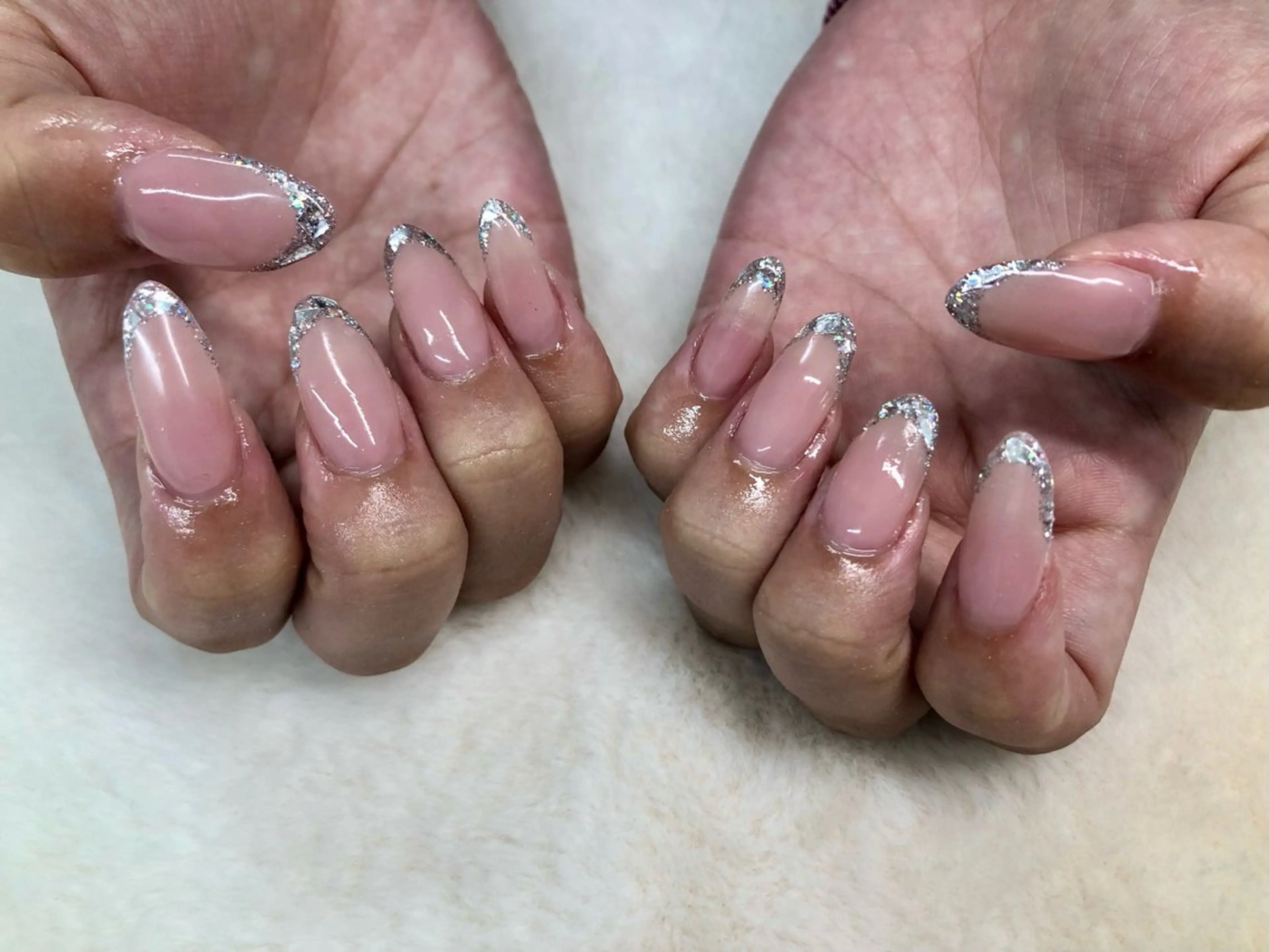 ネイル フレンチネイル ガラスフレンチ キラキラネイル シルバー ハンドネイル ハンドケア 心斎橋Salon Epokkuのネイルデザイン