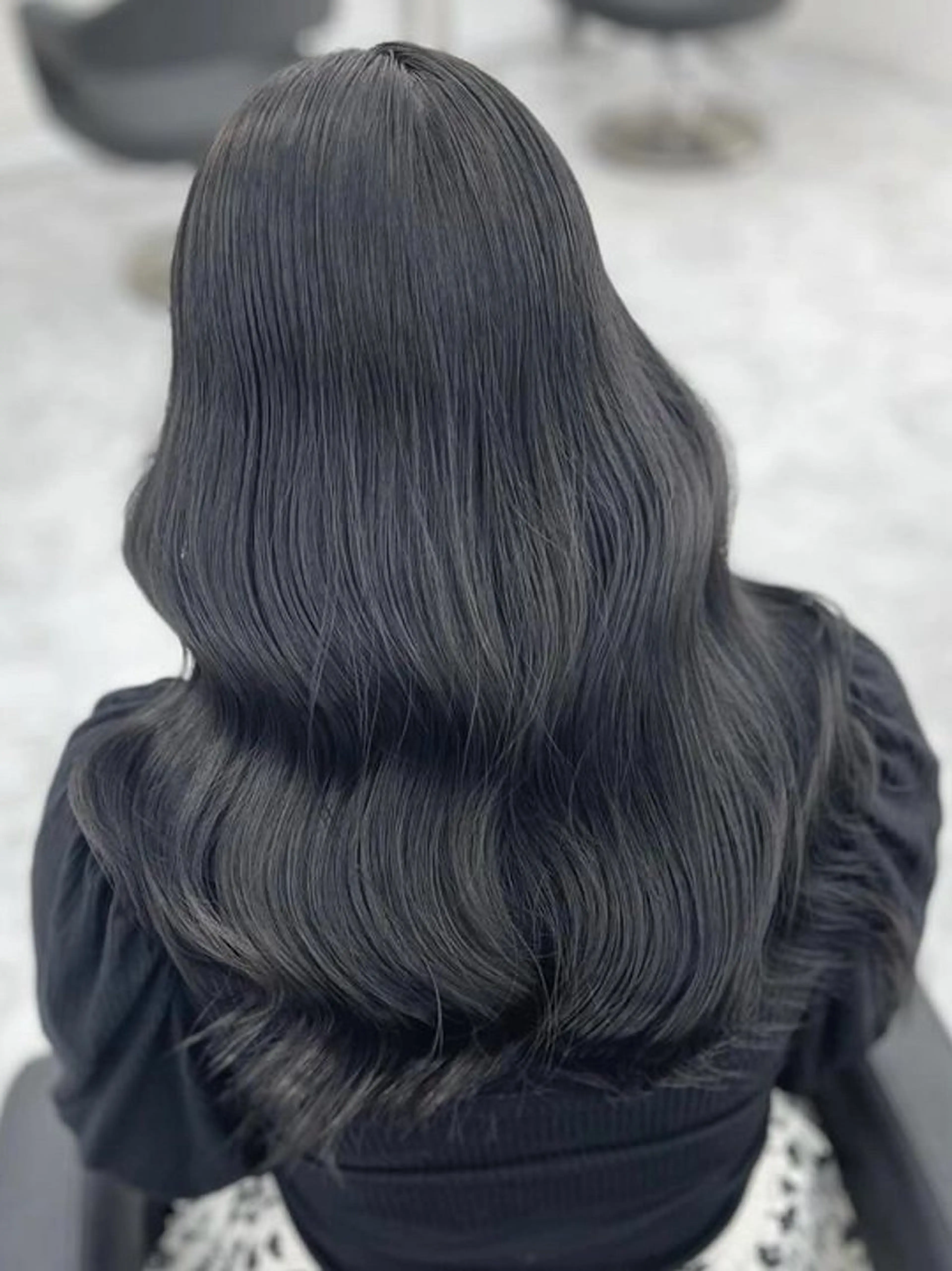 ロング カラー 黒髪 ブルーカラー ブルーブラック レッドカラー くびれヘア ヘアカラー トリートメント ヘアセット 髪質改善Ⅰ透明感 艶カラーⅠたつやのヘアスタイル