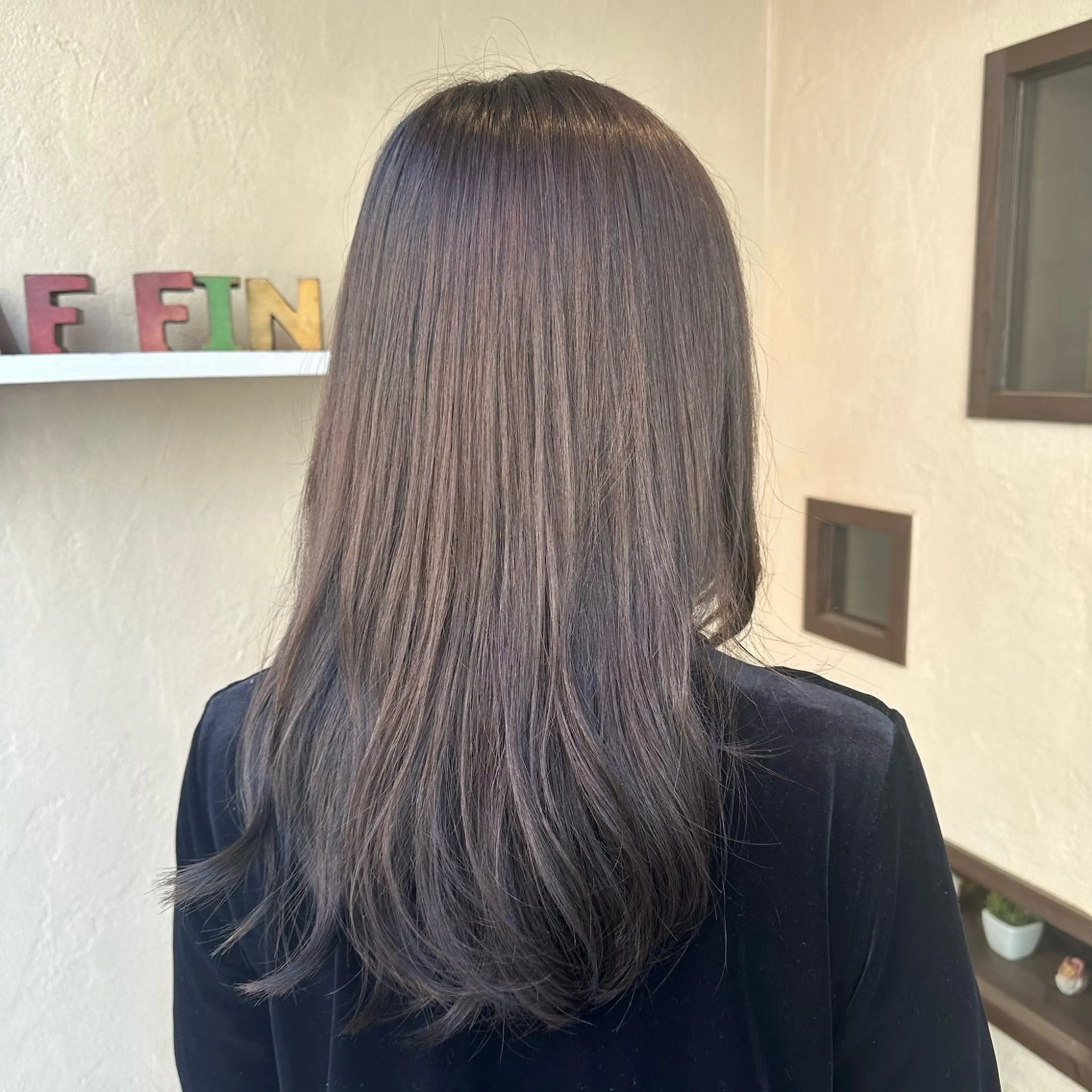 ロング カラー オリーブカラー 若林 美帆のヘアスタイル