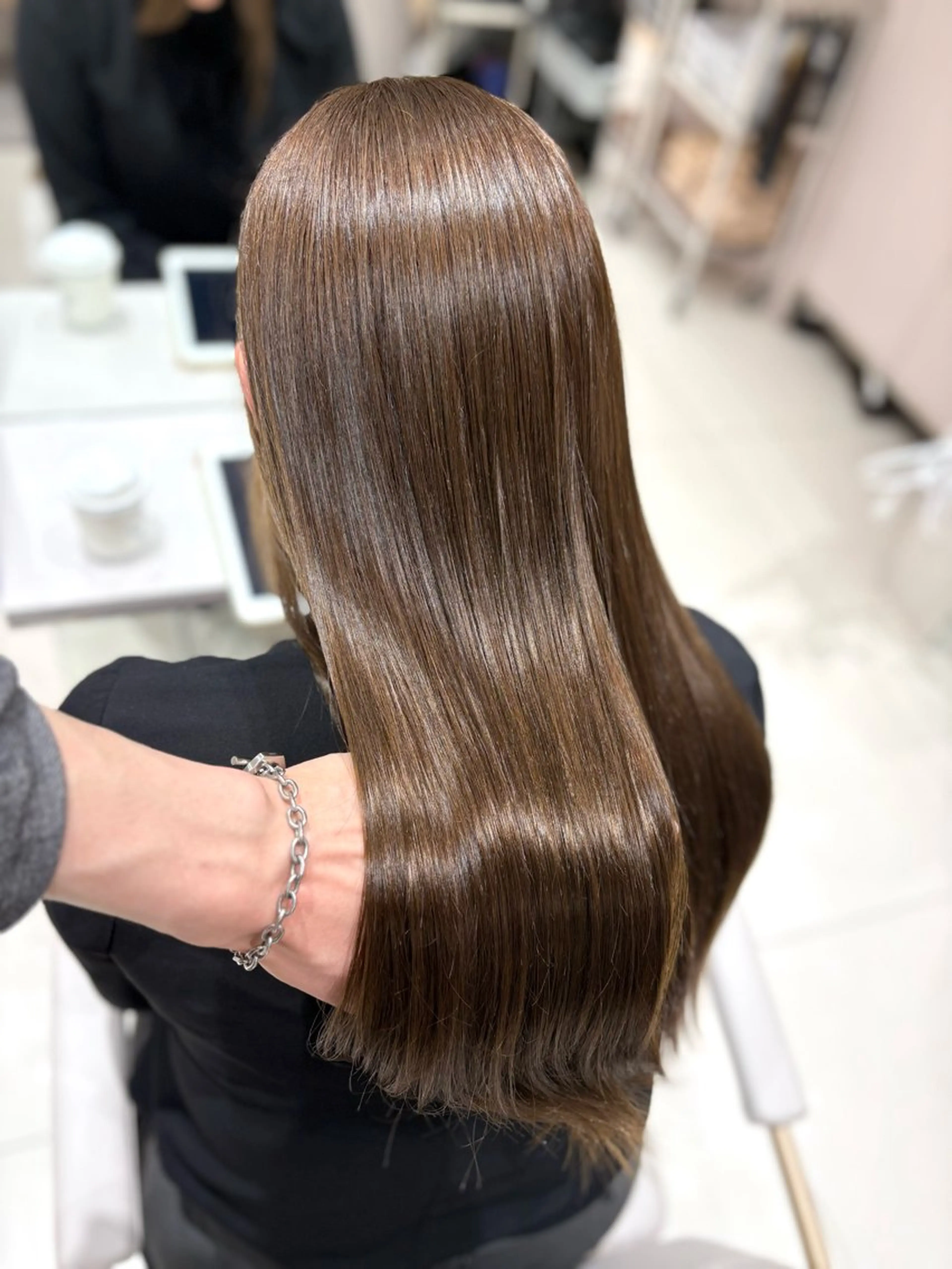 ロング カラー ベージュカラー オリーブベージュ 銀座/レイヤー/ 透明感カラー✨りくのヘアスタイル