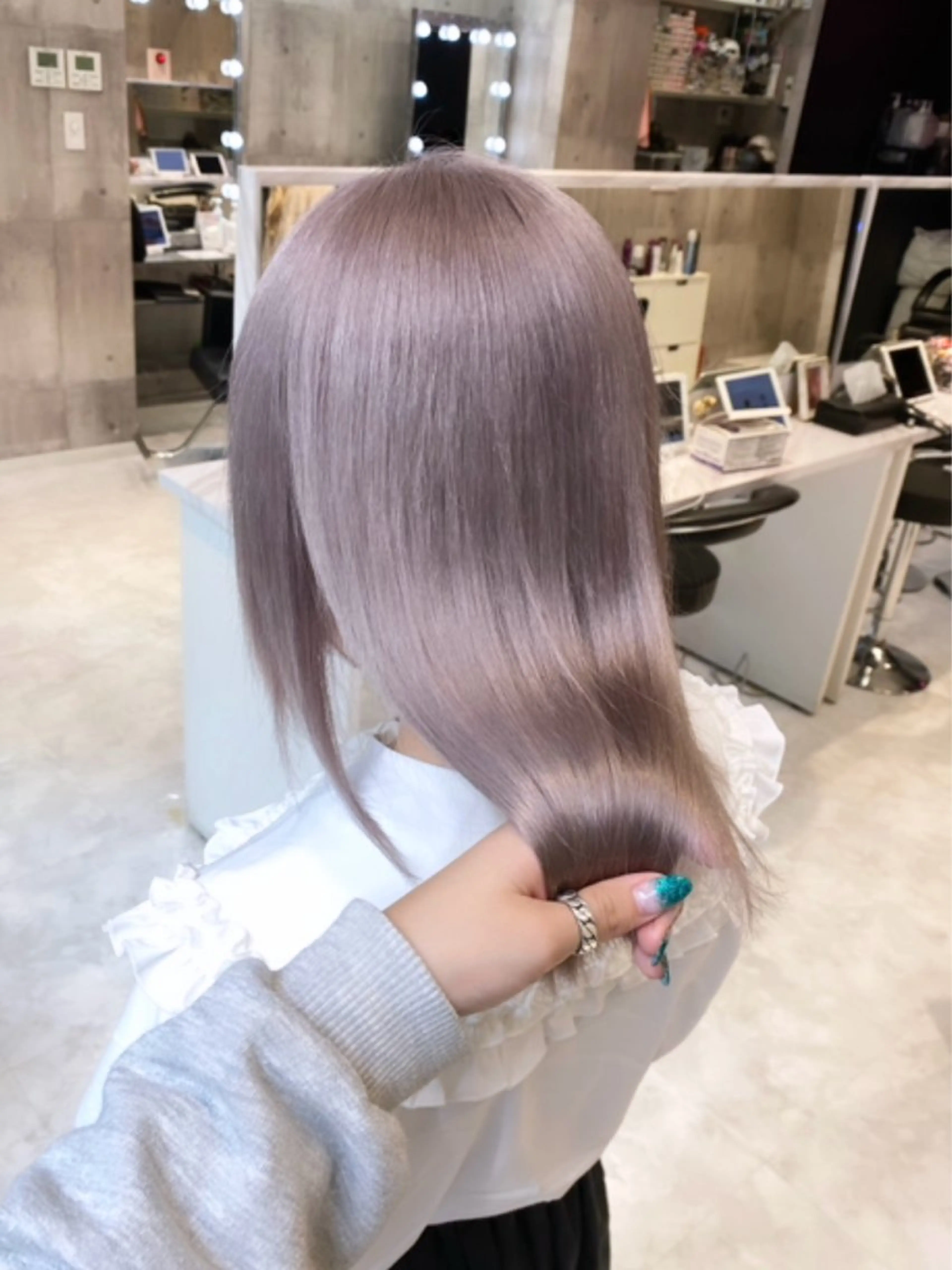 ミディアム ヘアカラー トリートメント 💖ムラ修正ブリーチ 💖【YUU】のヘアスタイル