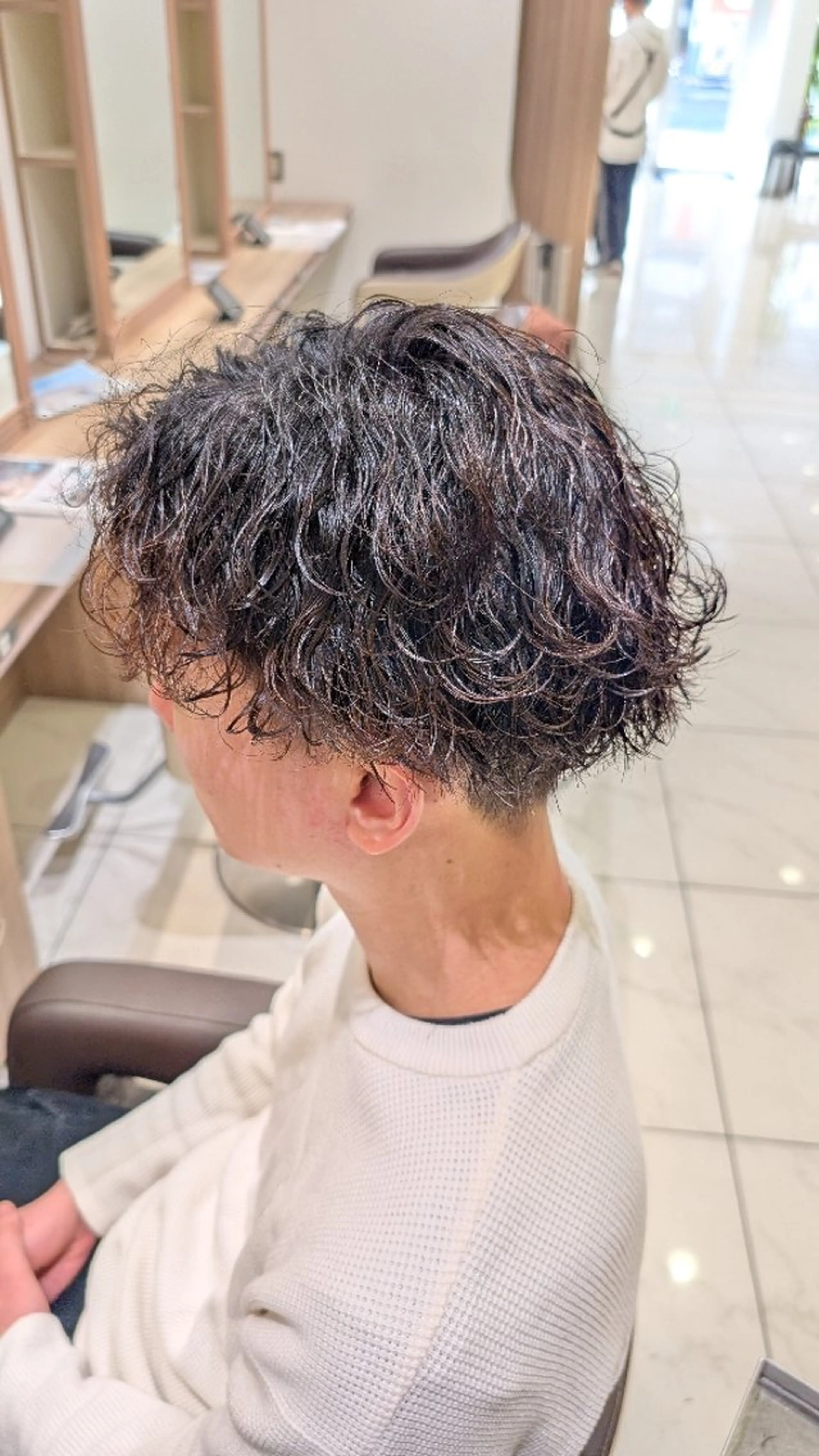 ミディアム ミディアムパーマ 髪質改善 レイヤーカット 縮毛矯正 ツイストパーマ カット パーマ トリートメント ヘッドスパ ヘアセット メンズ特化/パーマ/ ハイライト/稲次のヘアスタイル