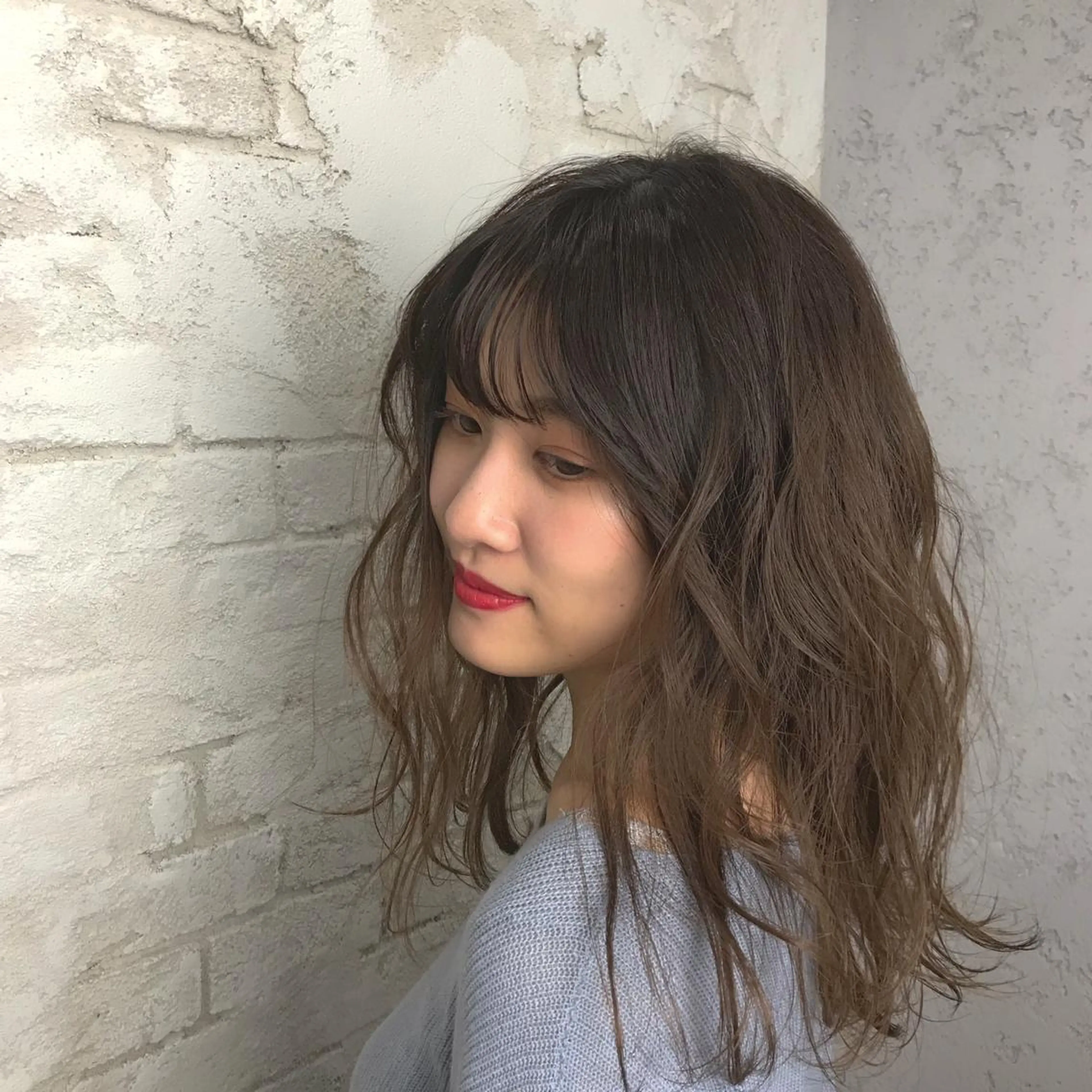 ロング オリーブ/アッシュ やわらか透明感カラーのヘアスタイル