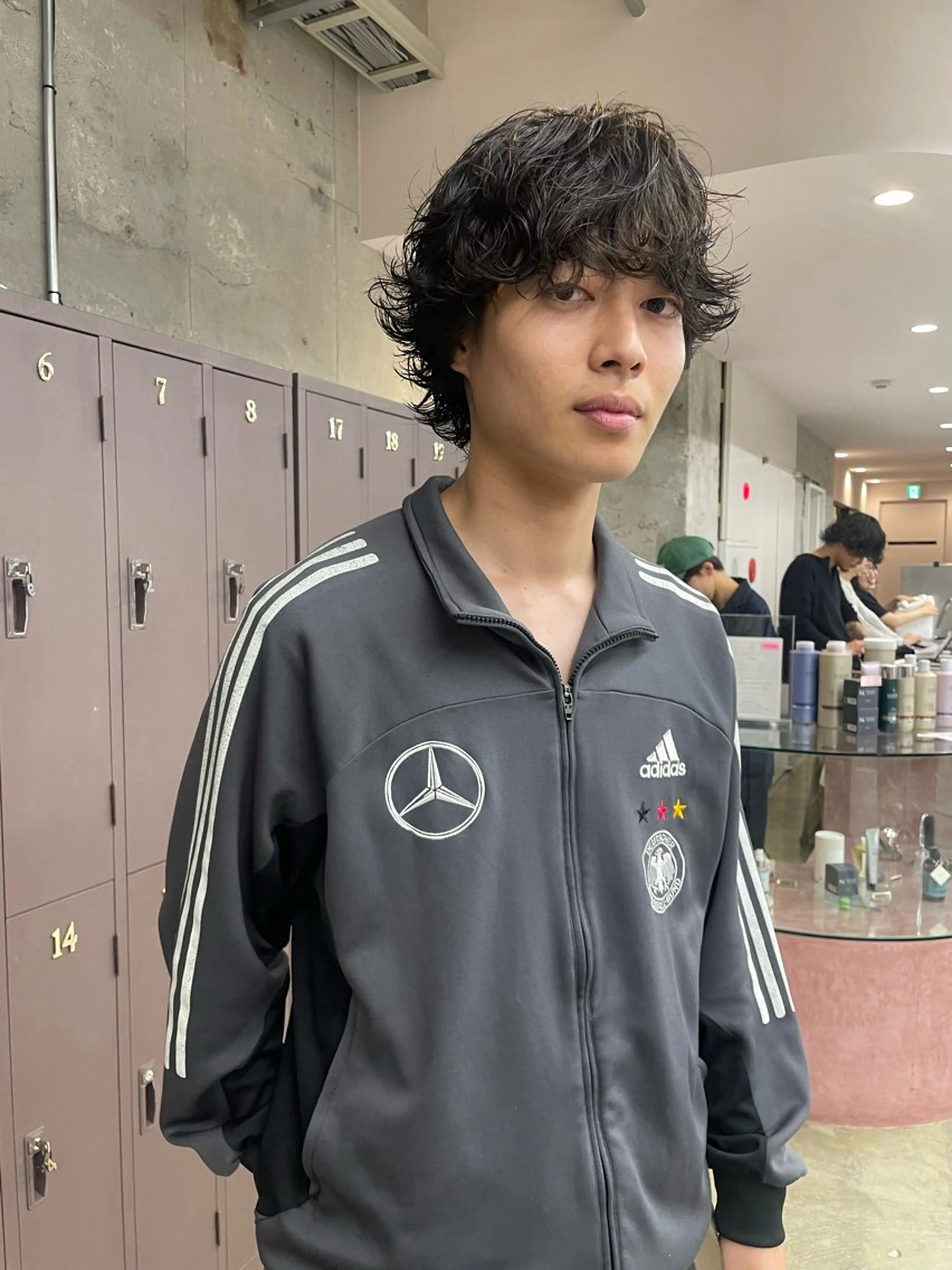 ショート パーマ メンズ 愛加ブリーチ・ レイヤー・パーマのヘアスタイル