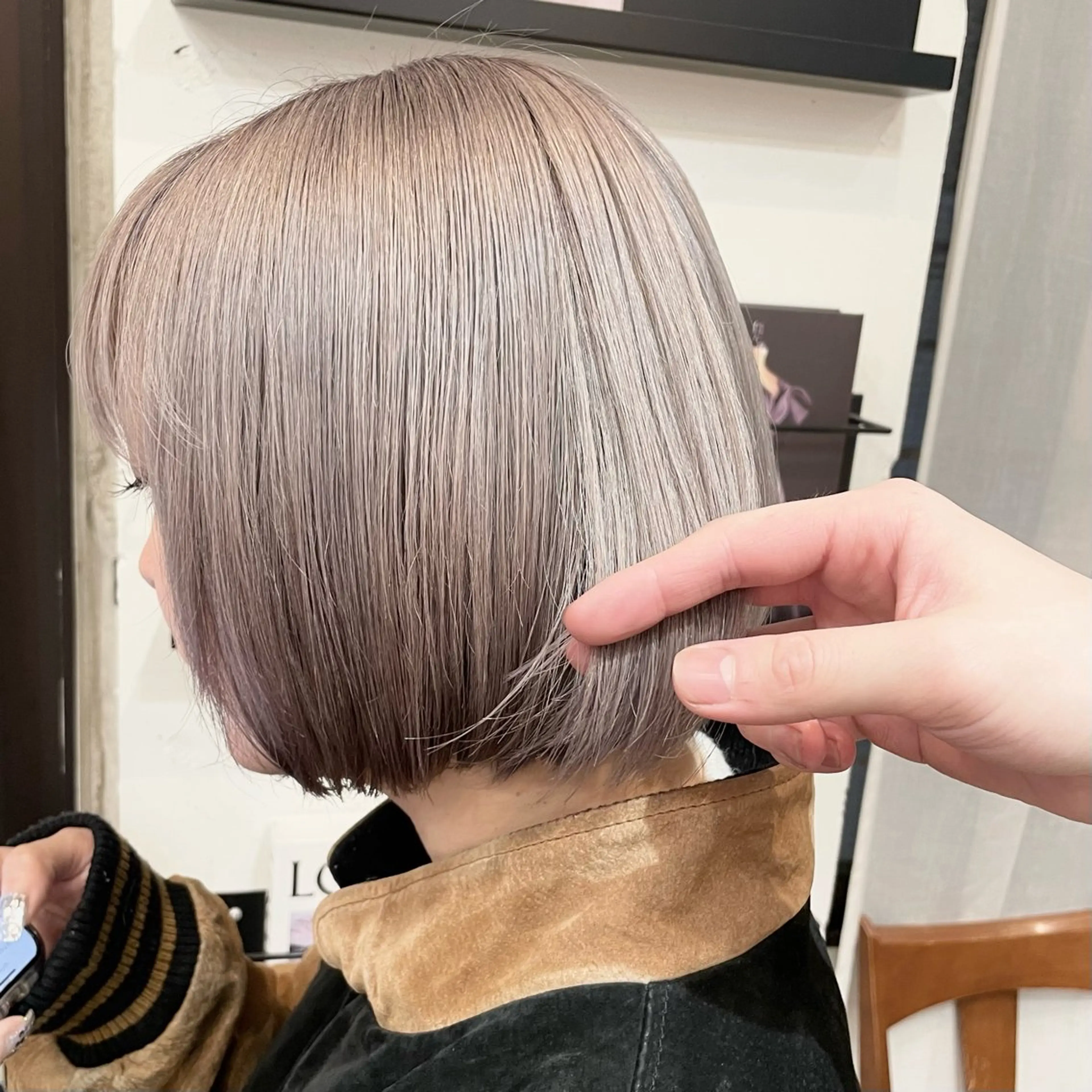 ショート カラー シルバー オザキクウガ/ ブリーチ/髪質改善のヘアスタイル