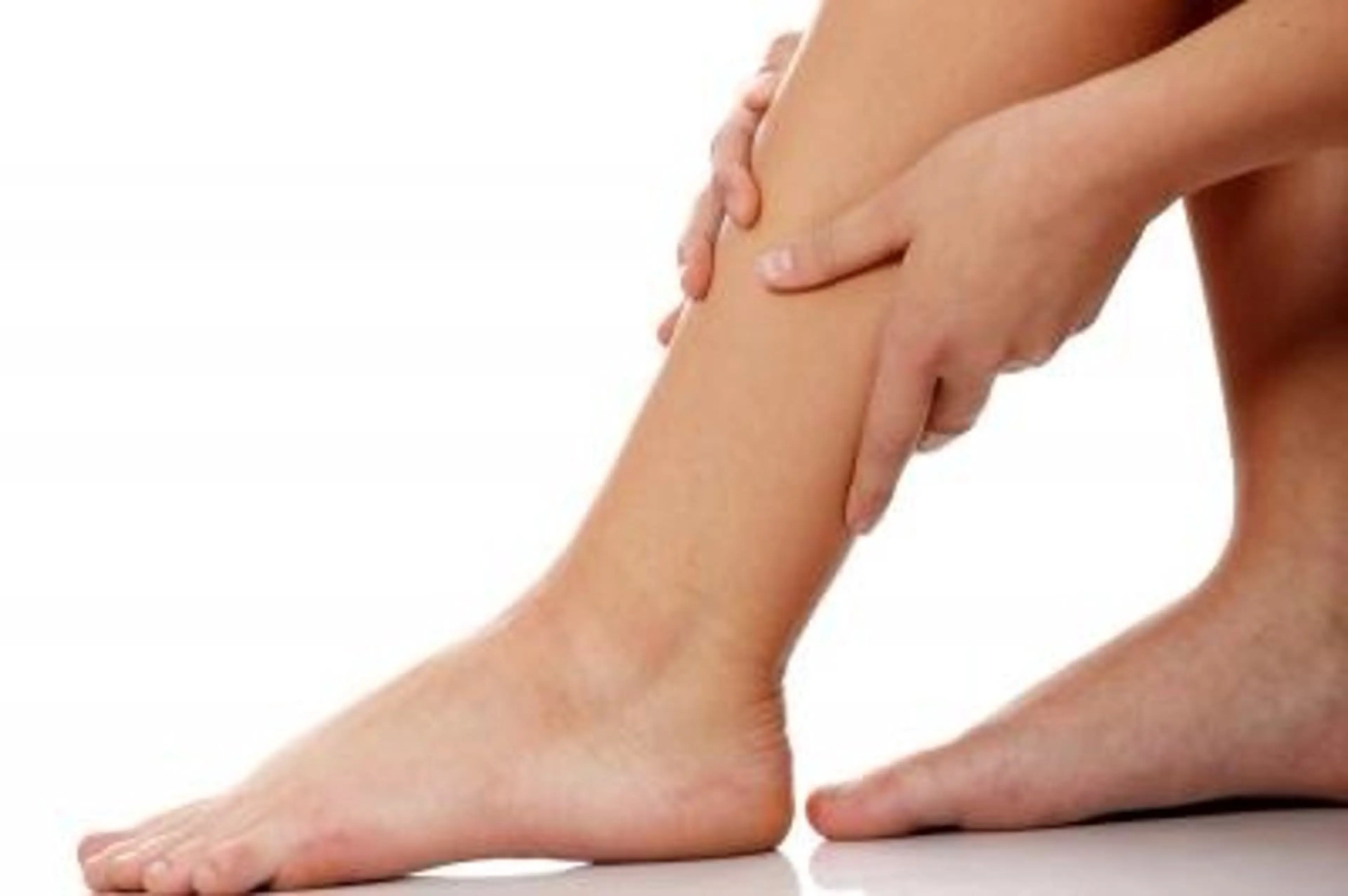 【メンズ】短パンから見えるすね毛に!おためしすね毛脱毛3回の写真