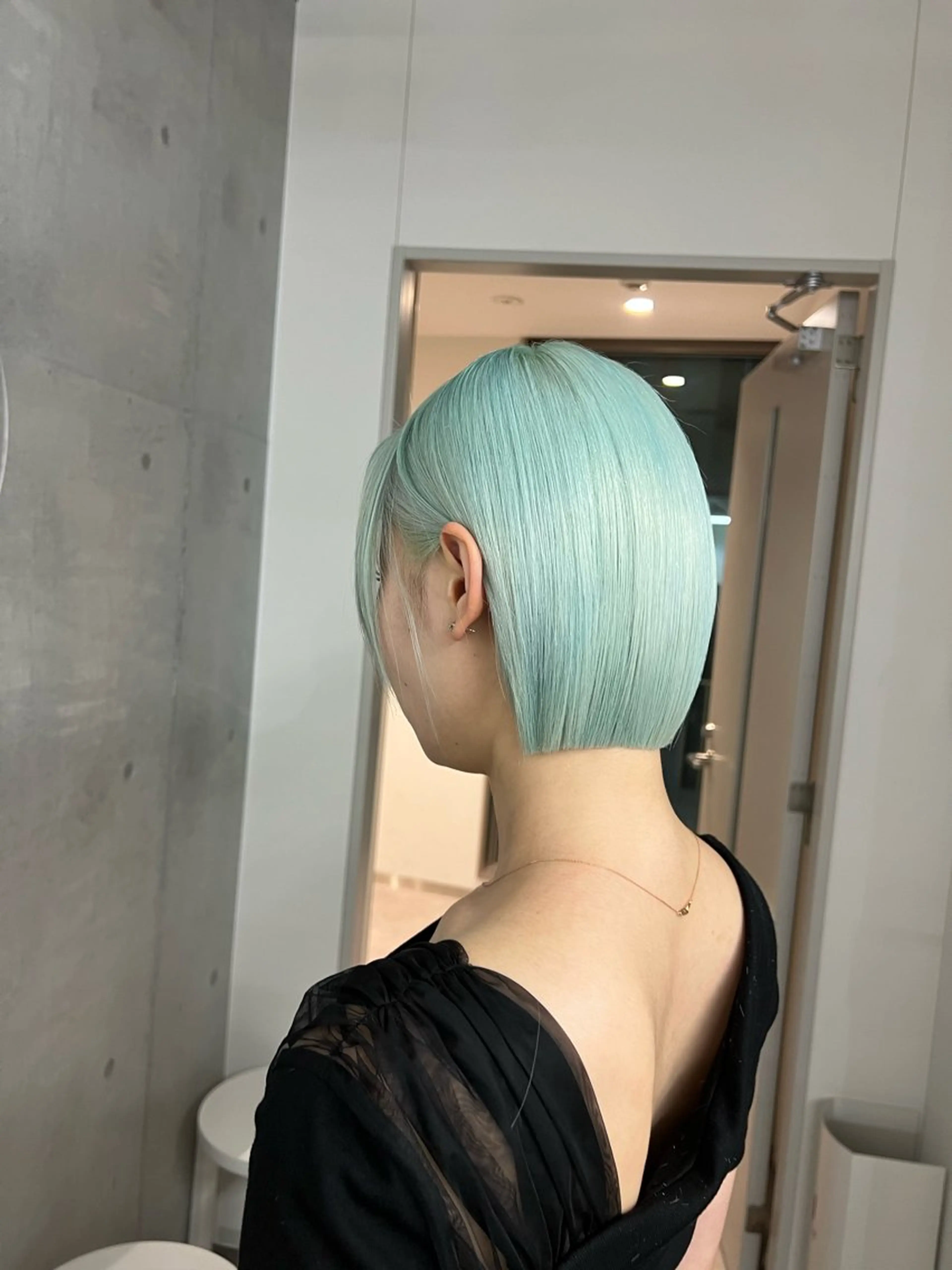 ボブカット＋ブリーチ＋カラーの写真