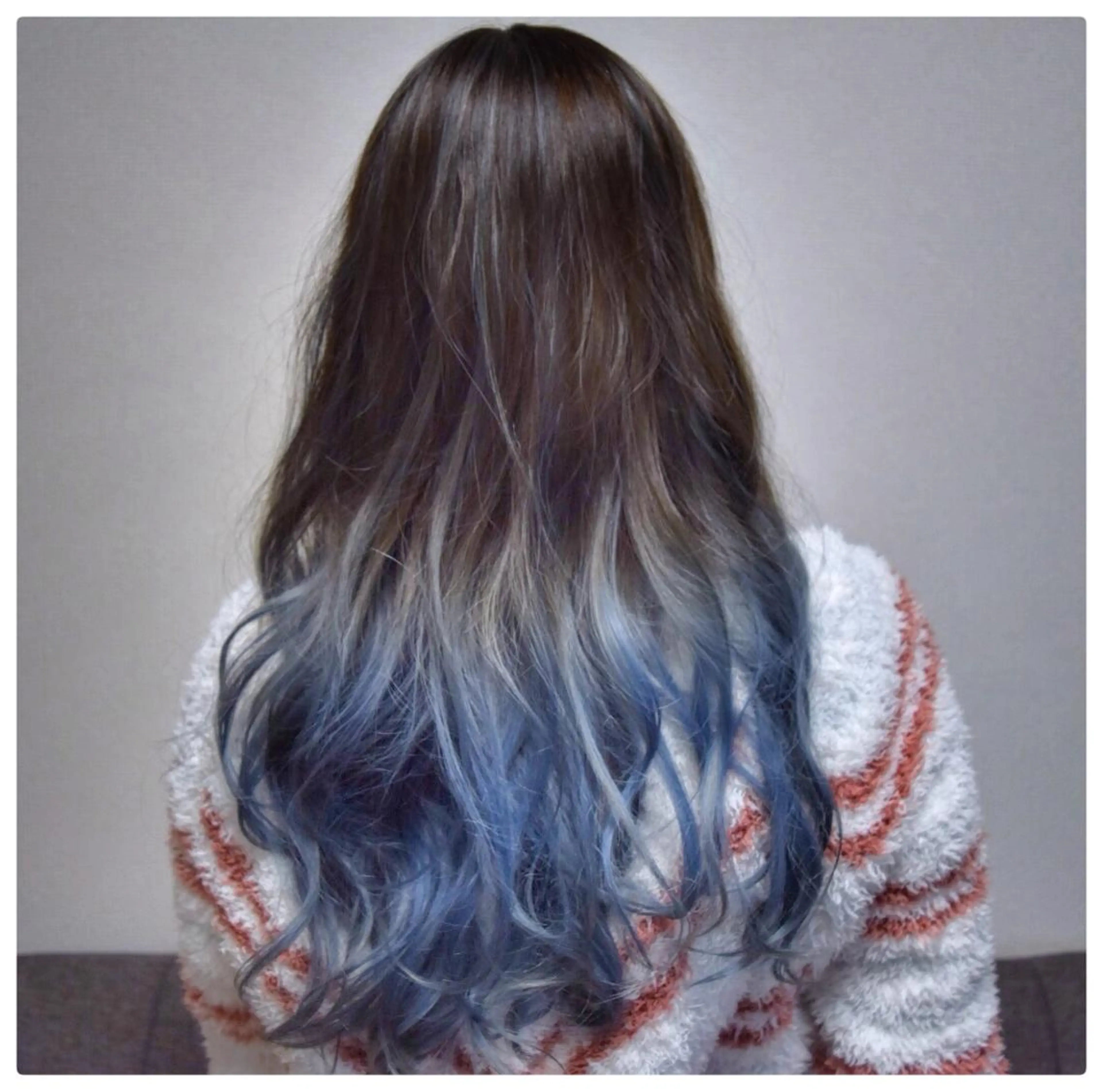 ロング カラー ブルーカラー グラデーションカラー 中川 拓弥のヘアスタイル