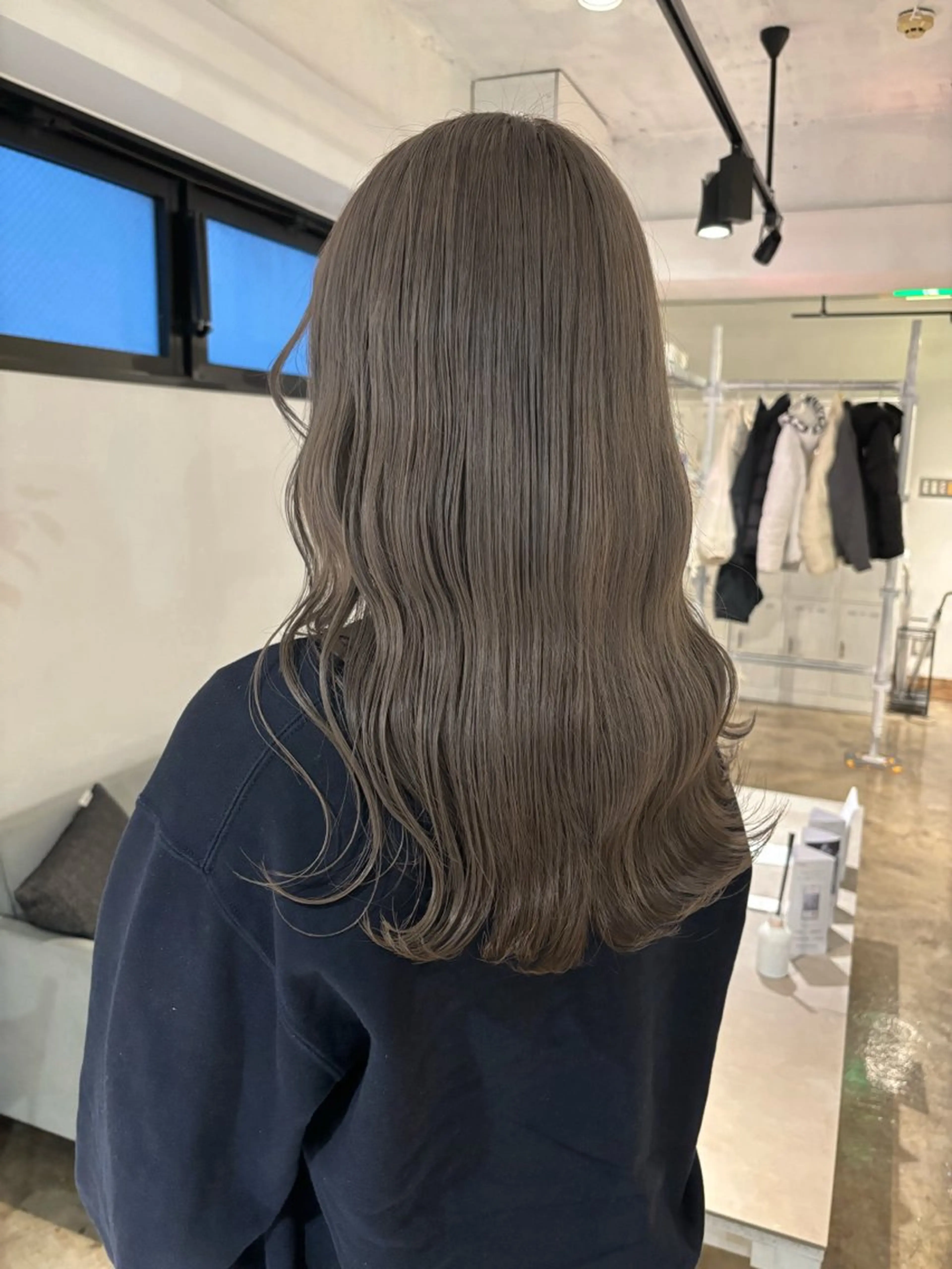 ロング カラー ブリーチ ダブルカラー グレージュ ミルクティーグレージュ ヘアカラー トリートメント 暖色カラー🍒 ケアブリーチ/akiのヘアスタイル