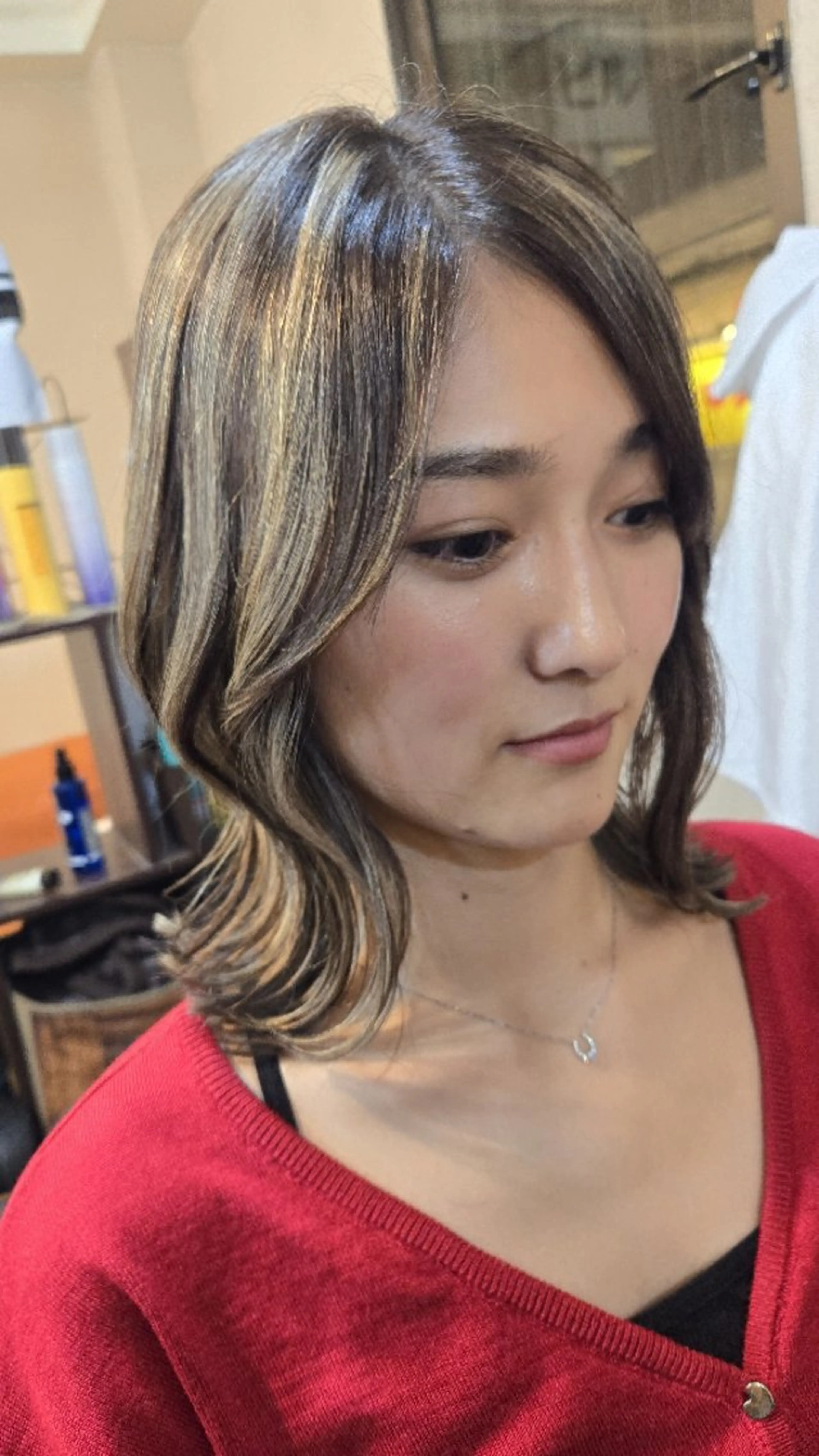 ショート カラー ハイライトカラー ボブ くびれヘア ハイライト レイヤーカット Seven Quarterのヘアスタイル