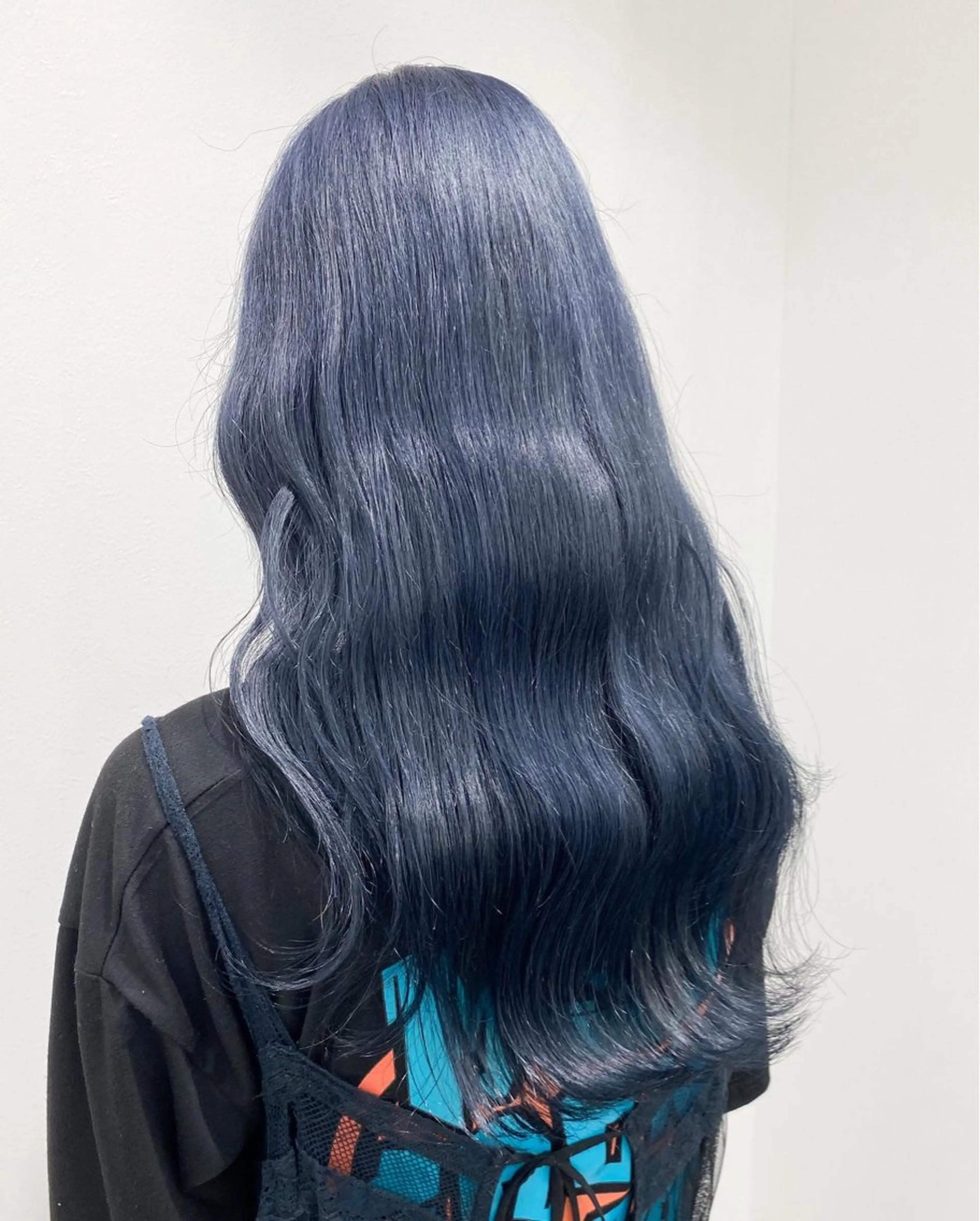 ロング カラー ブリーチ ブルーカラー ネイビーカラー カット ヘアカラー トリートメント tomomi /レイヤーカットのヘアスタイル