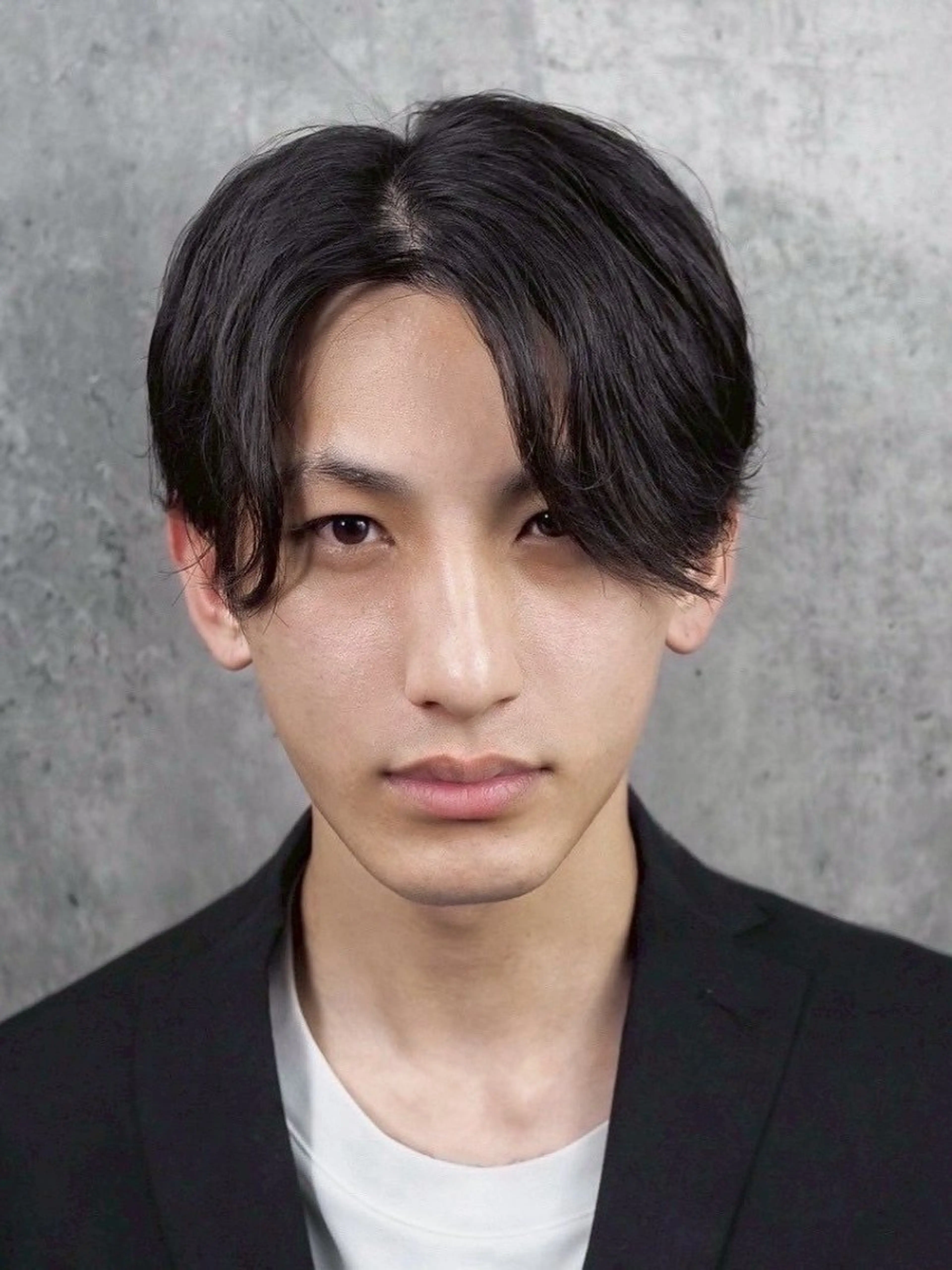 ミディアム 阿賀 佑季のヘアスタイル