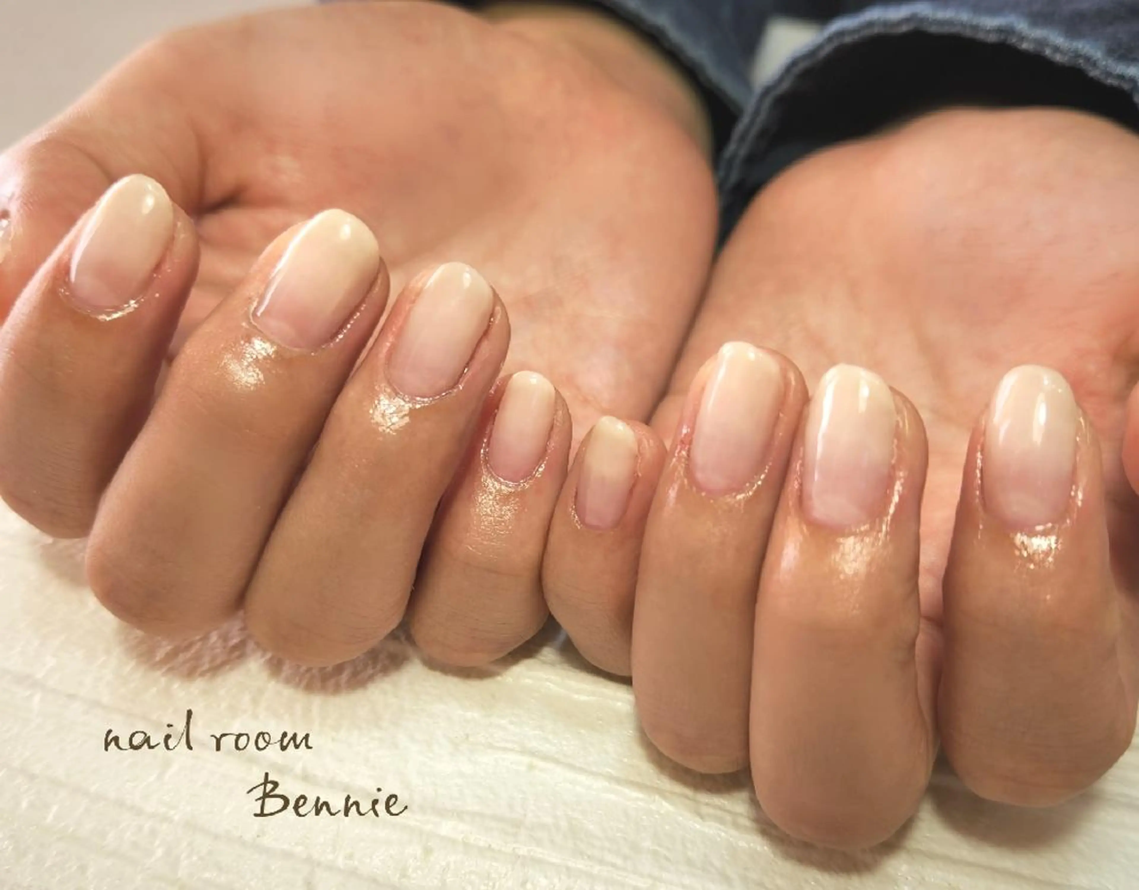 ネイル グラデーション ホワイト ハンドネイル   BENNIEのネイルデザイン