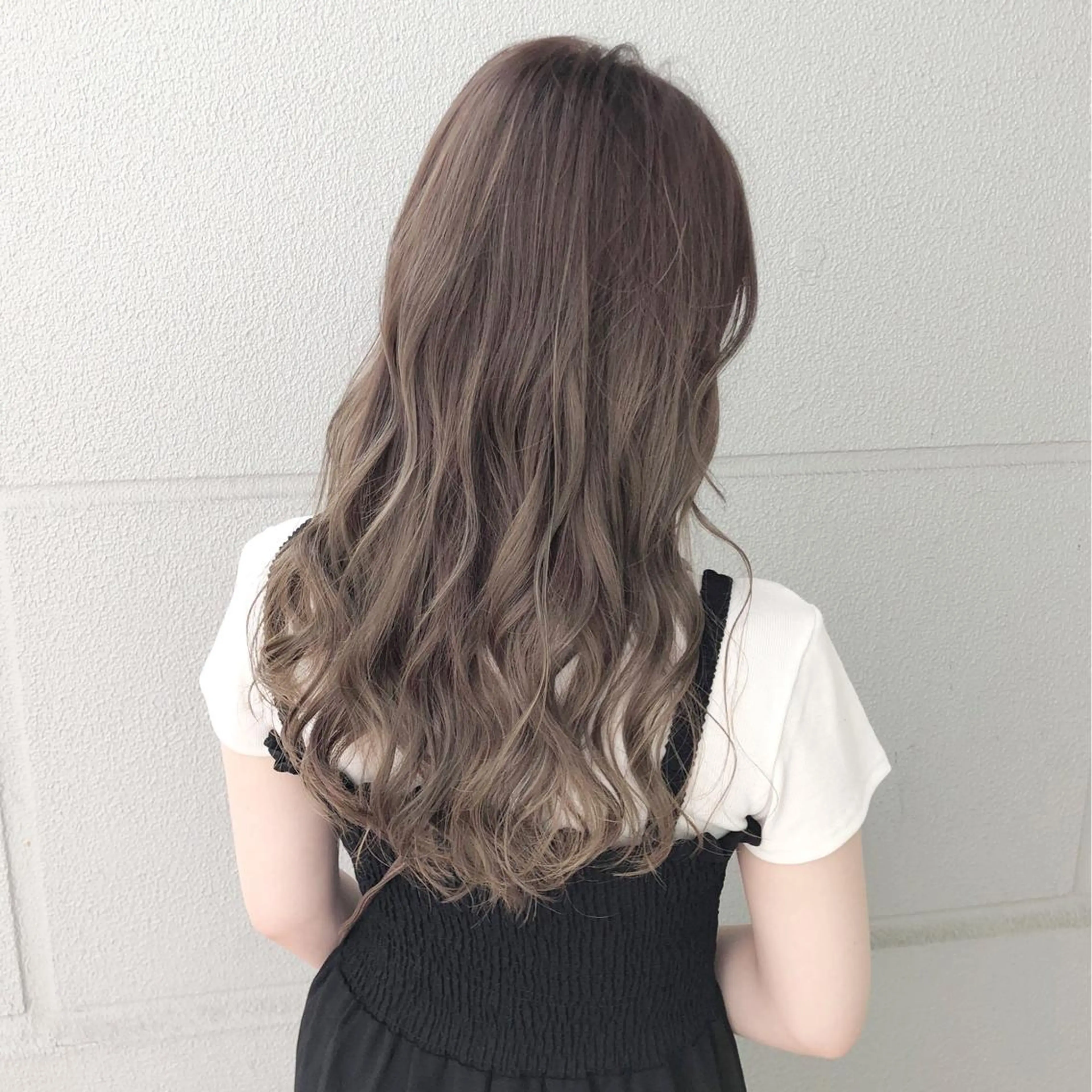 セミロング カット ヘアカラー 岸川 恭子のヘアスタイル