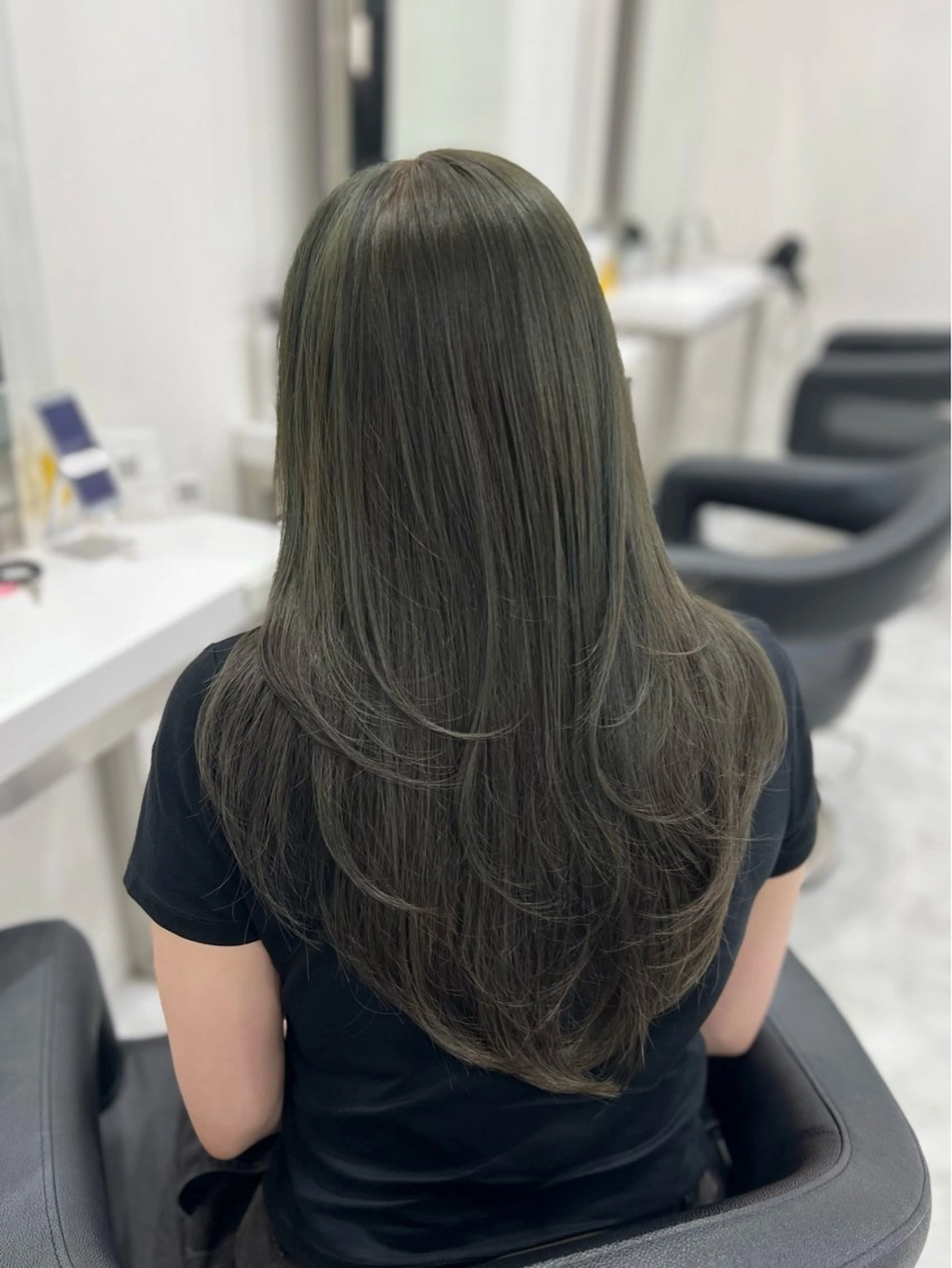 ロング カラー ベージュカラー ブリーチ ケアカラー 透明感カラー ダブルカラー ヘアカラー トリートメント 透明感カラー🫧 レイヤーカットのヘアスタイル