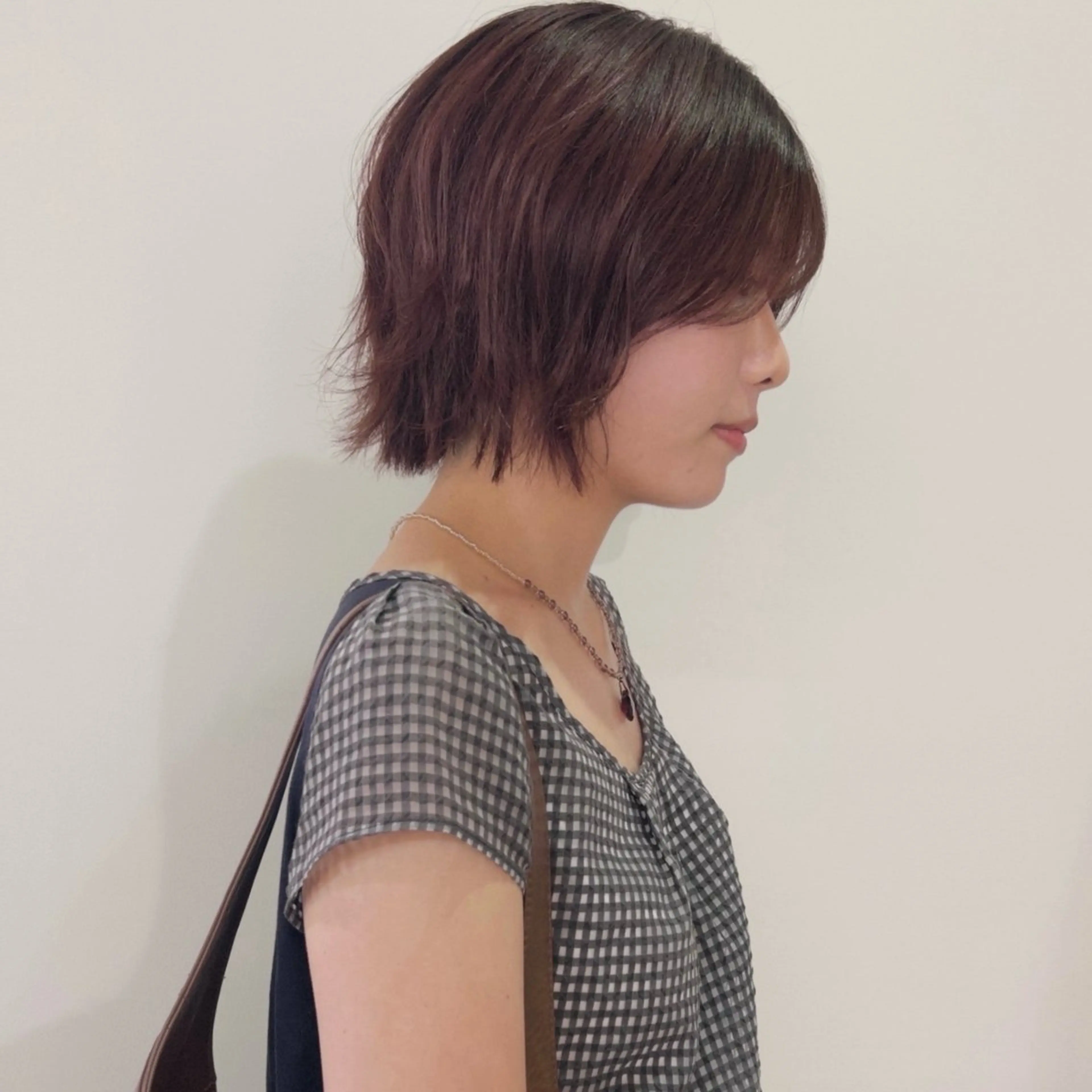 ショート カラー ボブレイヤー ブリーチ 透明感カラー ダブルカラー ブリーチなしカラー カット ヘアカラー トリートメント nonoka オリーブ/レイヤーのヘアスタイル