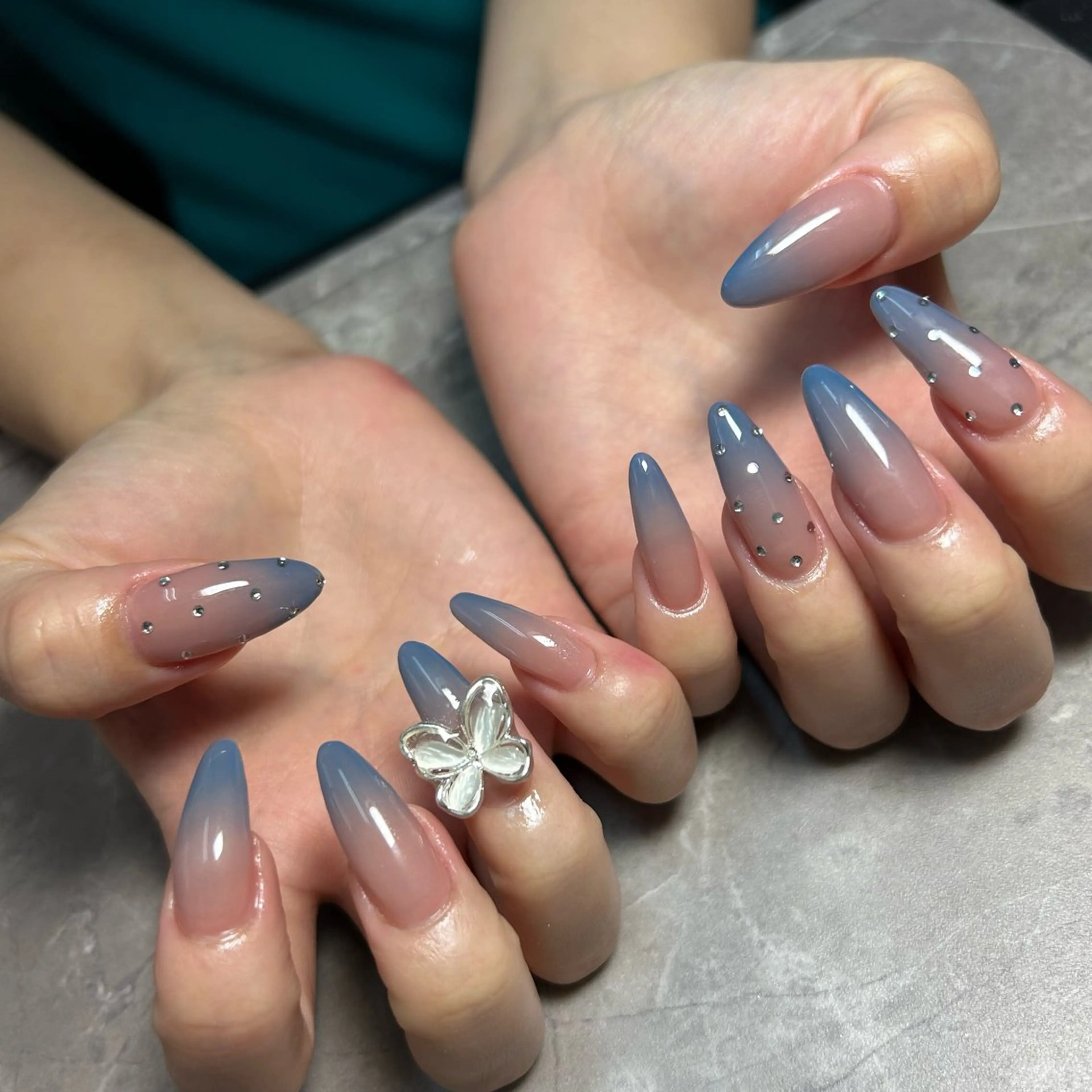 ネイル グラデーション ロングネイル Lulea nailのネイルデザイン