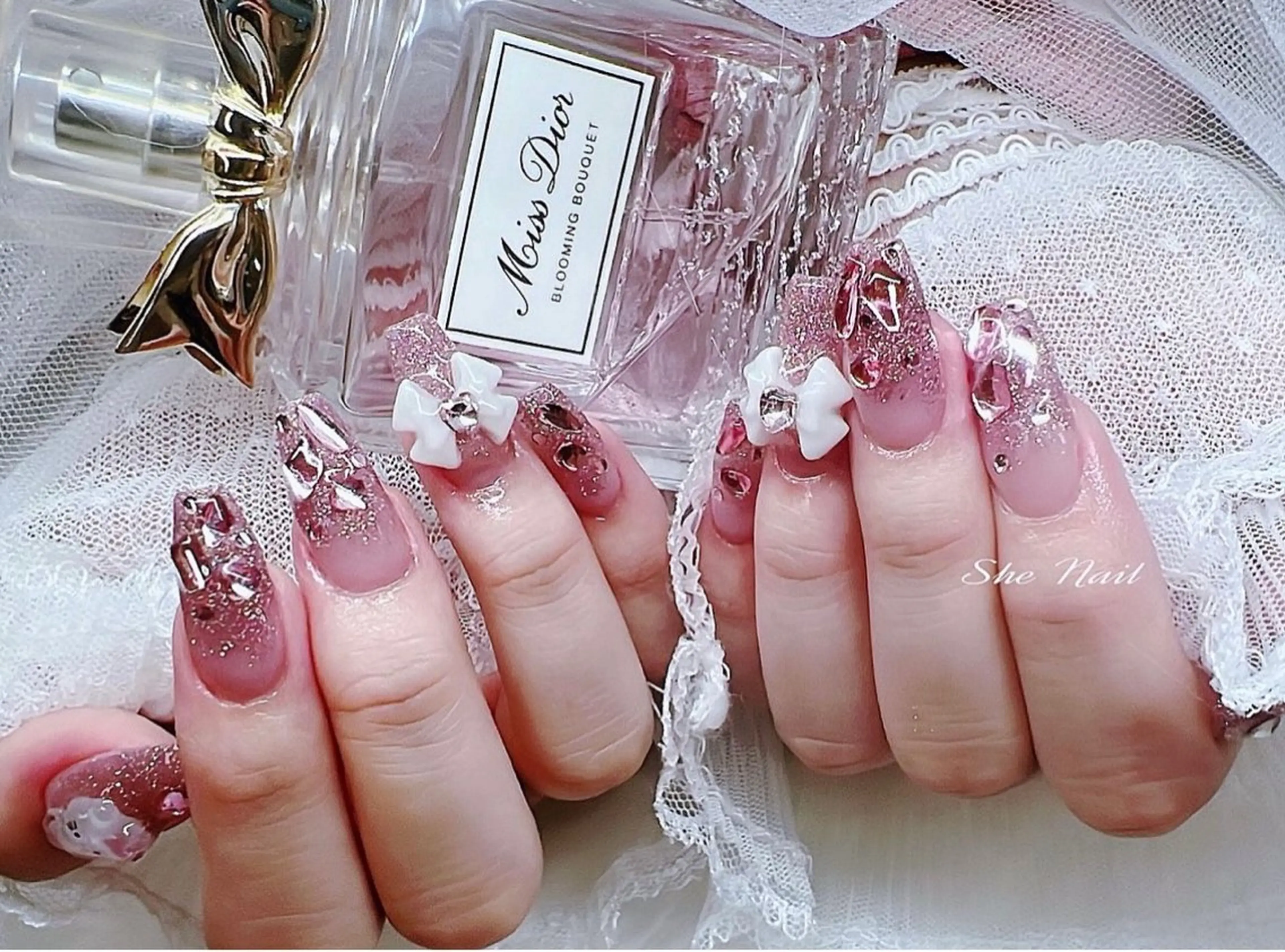 ネイル チークネイル 長さ出し フラッシュネイル キラキラネイル マグネットネイル ハンドネイル She   Nail所属・ISA_ BELLAのネイルデザイン