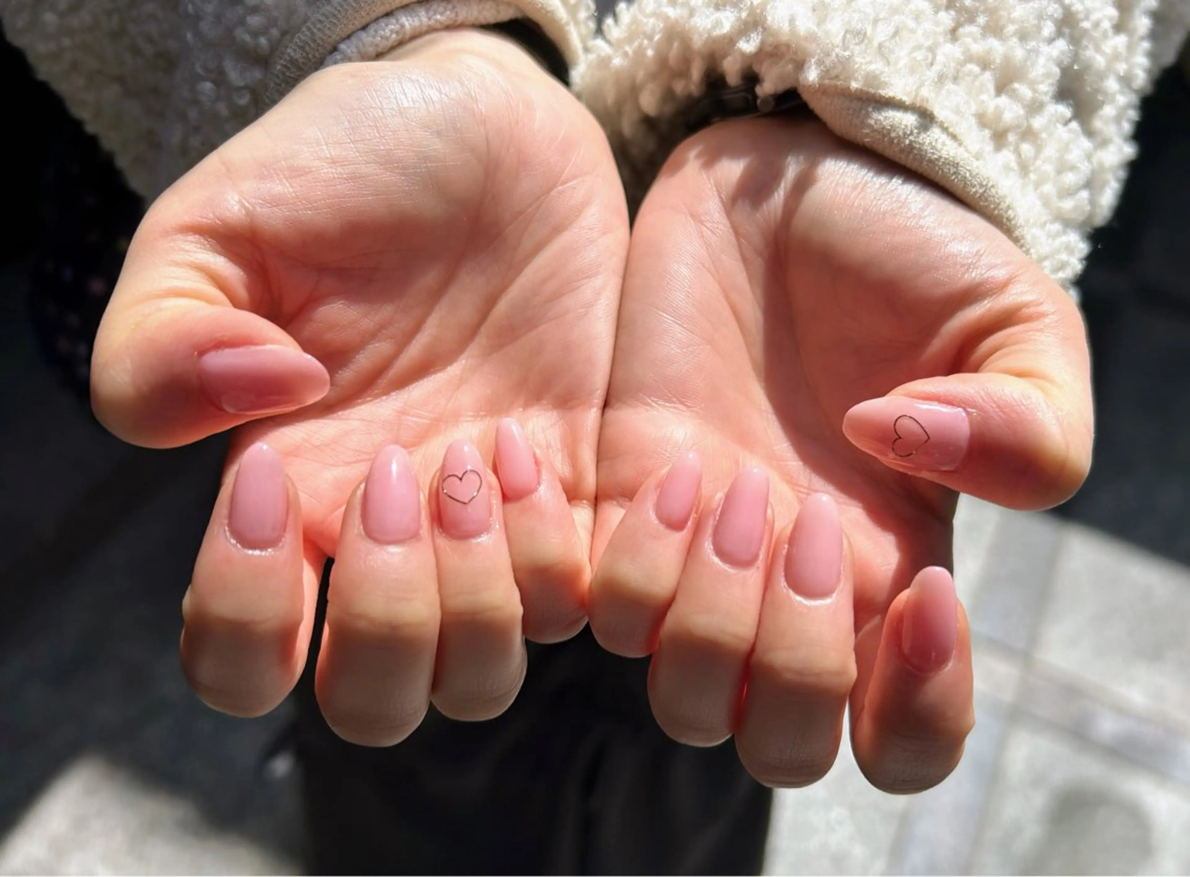 ネイル ジェルネイル ハート ワンカラーネイル ピンク シンプルネイル ハンドネイル 渋谷 怜奈のネイルデザイン