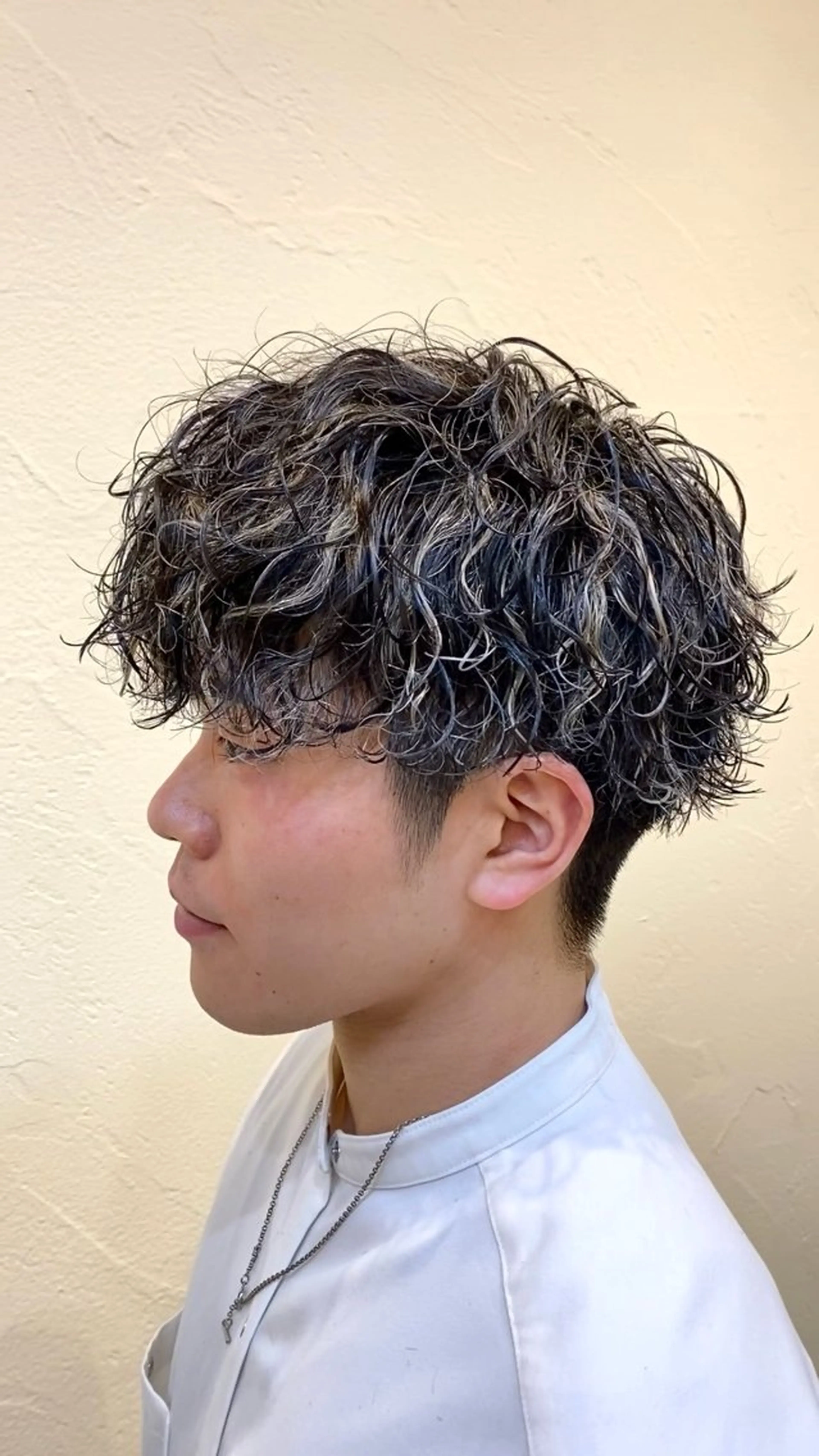 カラー パーマ メンズ カット パーマ メンズ特化美容師 岩田拓海のヘアスタイル