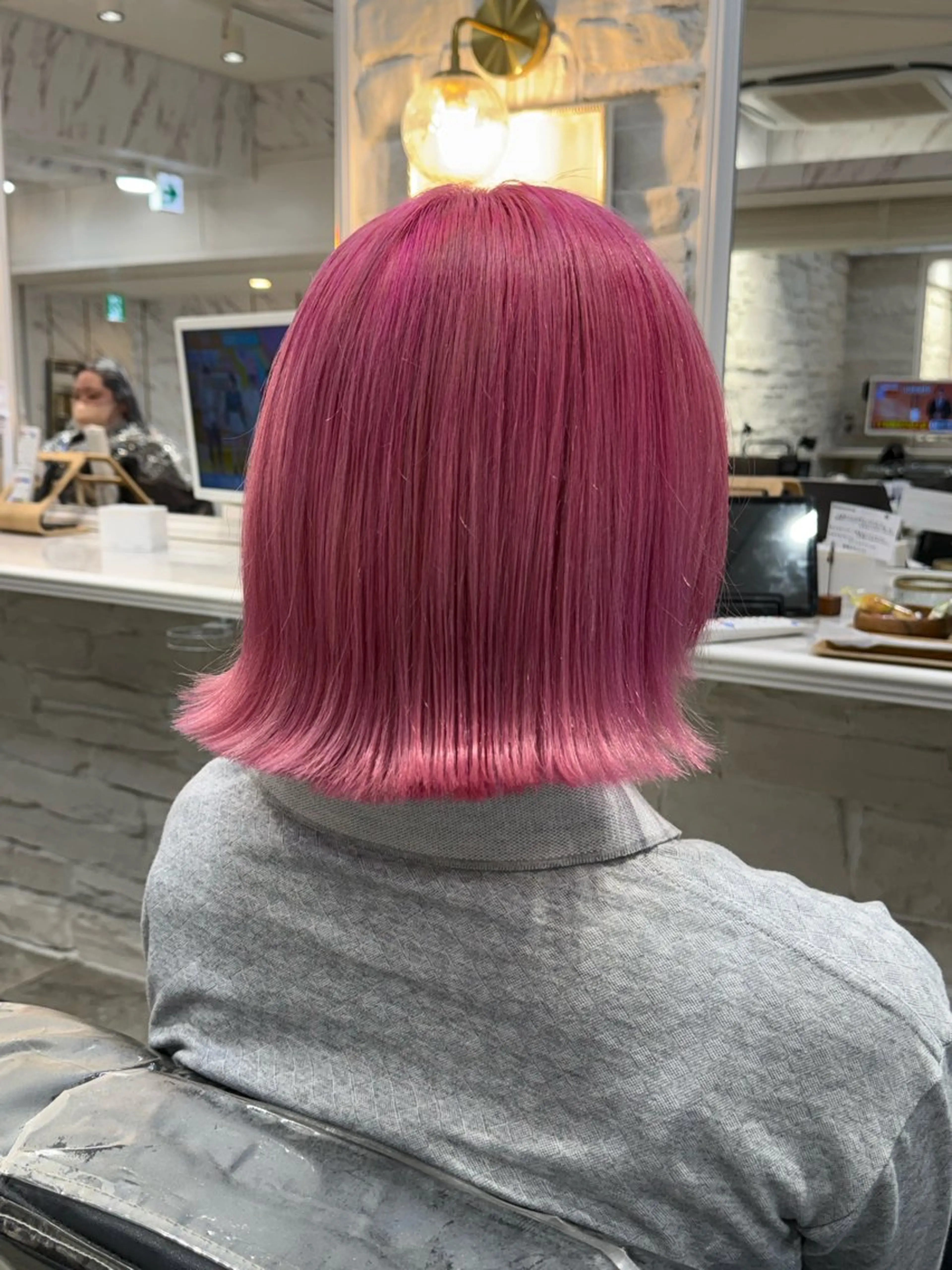 ミディアム カラー 西野 蓮のヘアスタイル