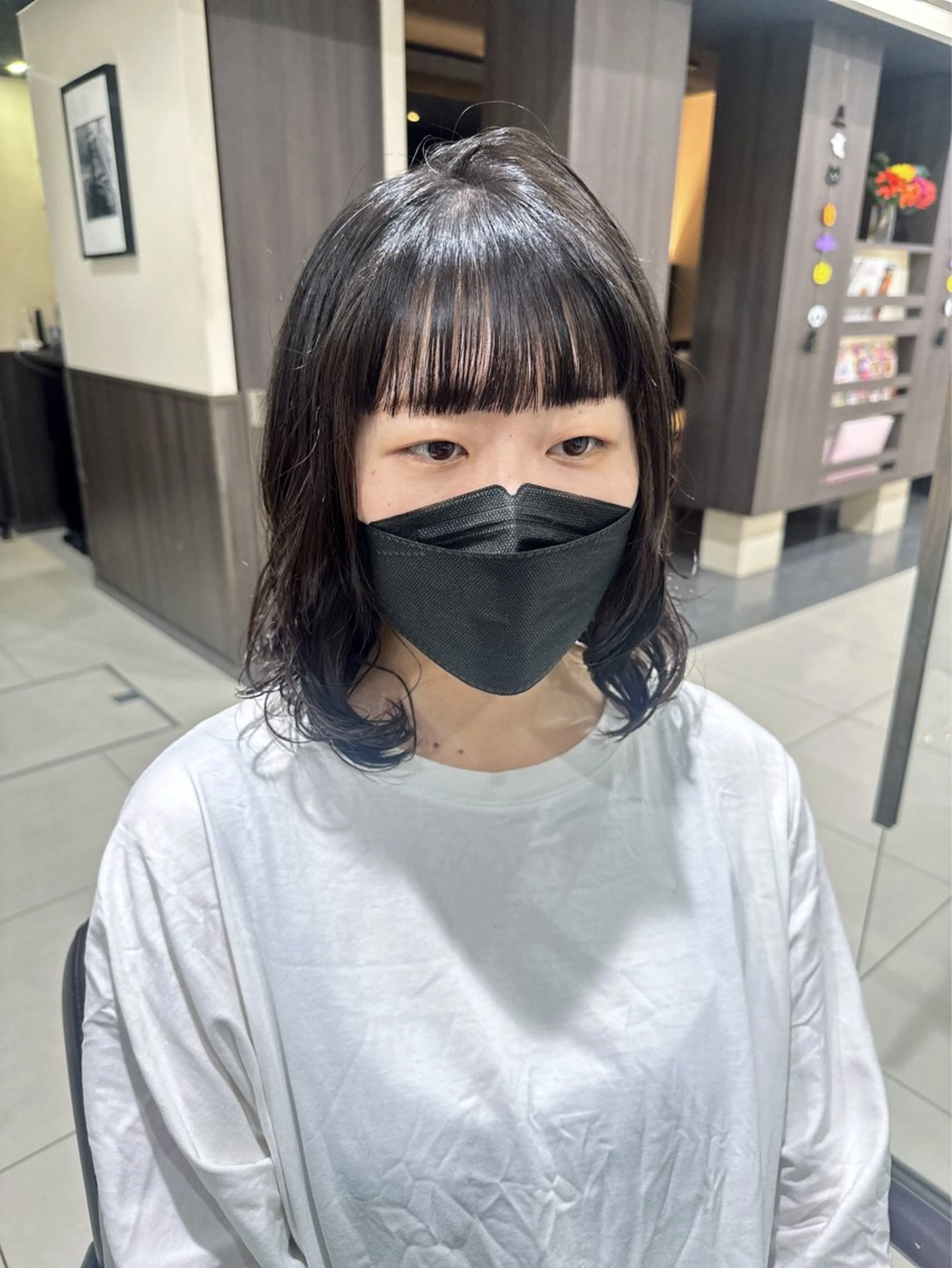 ミディアム ミディアムパーマ レイヤー 艶々カラーのヘアスタイル