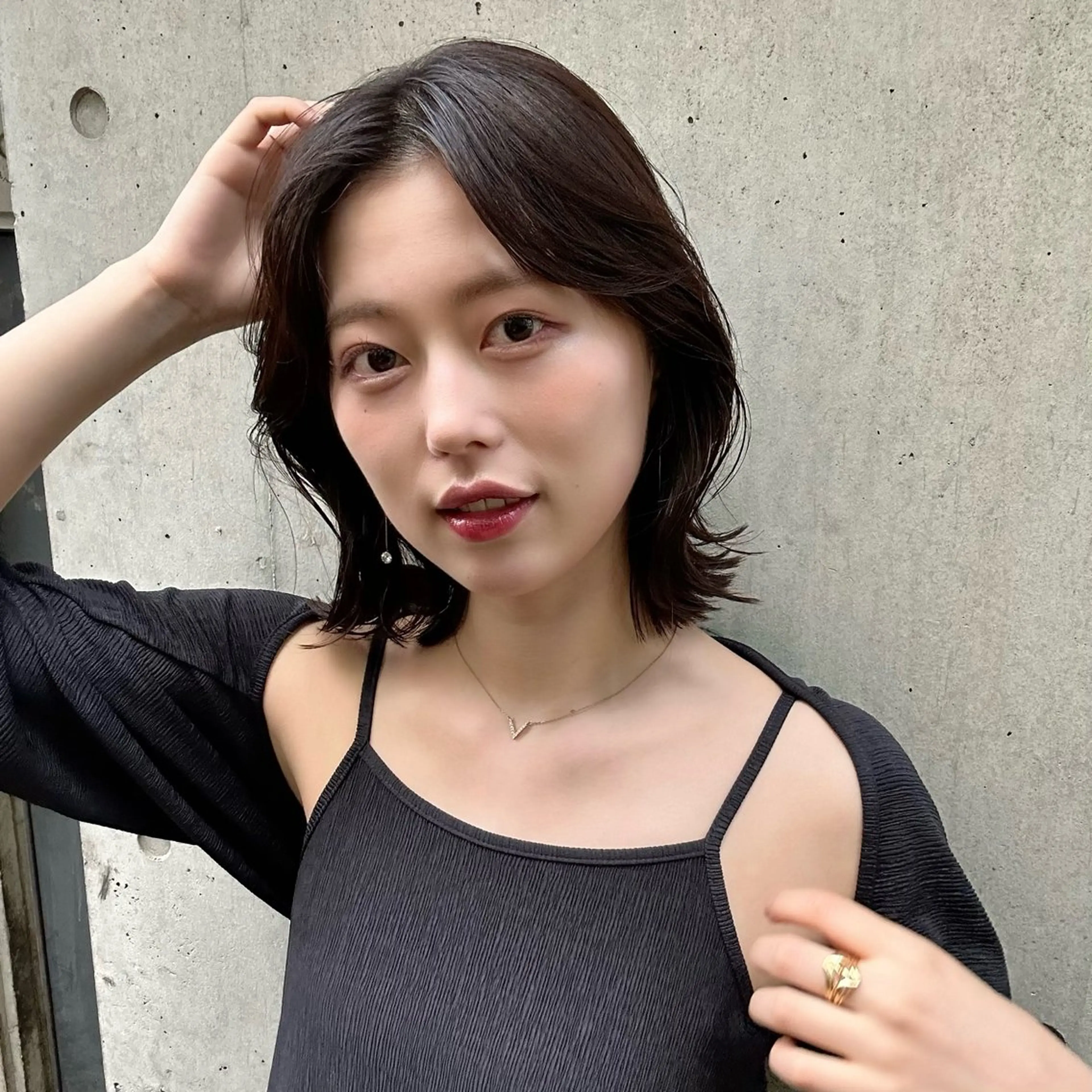 ミディアム deseo 透明色艶カラーツバサのヘアスタイル