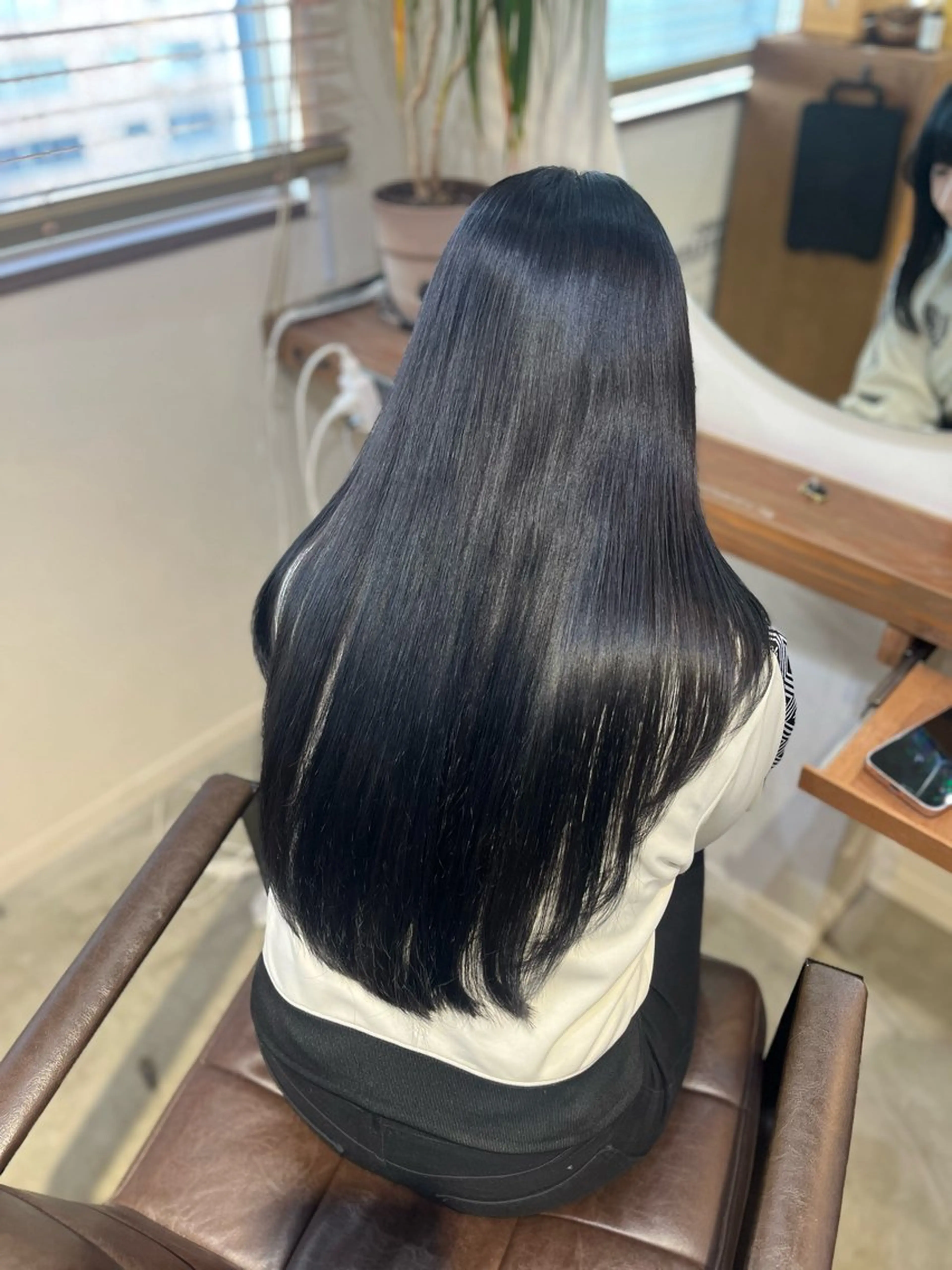 ロング 塩川ももこ/ 自然な縮毛矯正のヘアスタイル