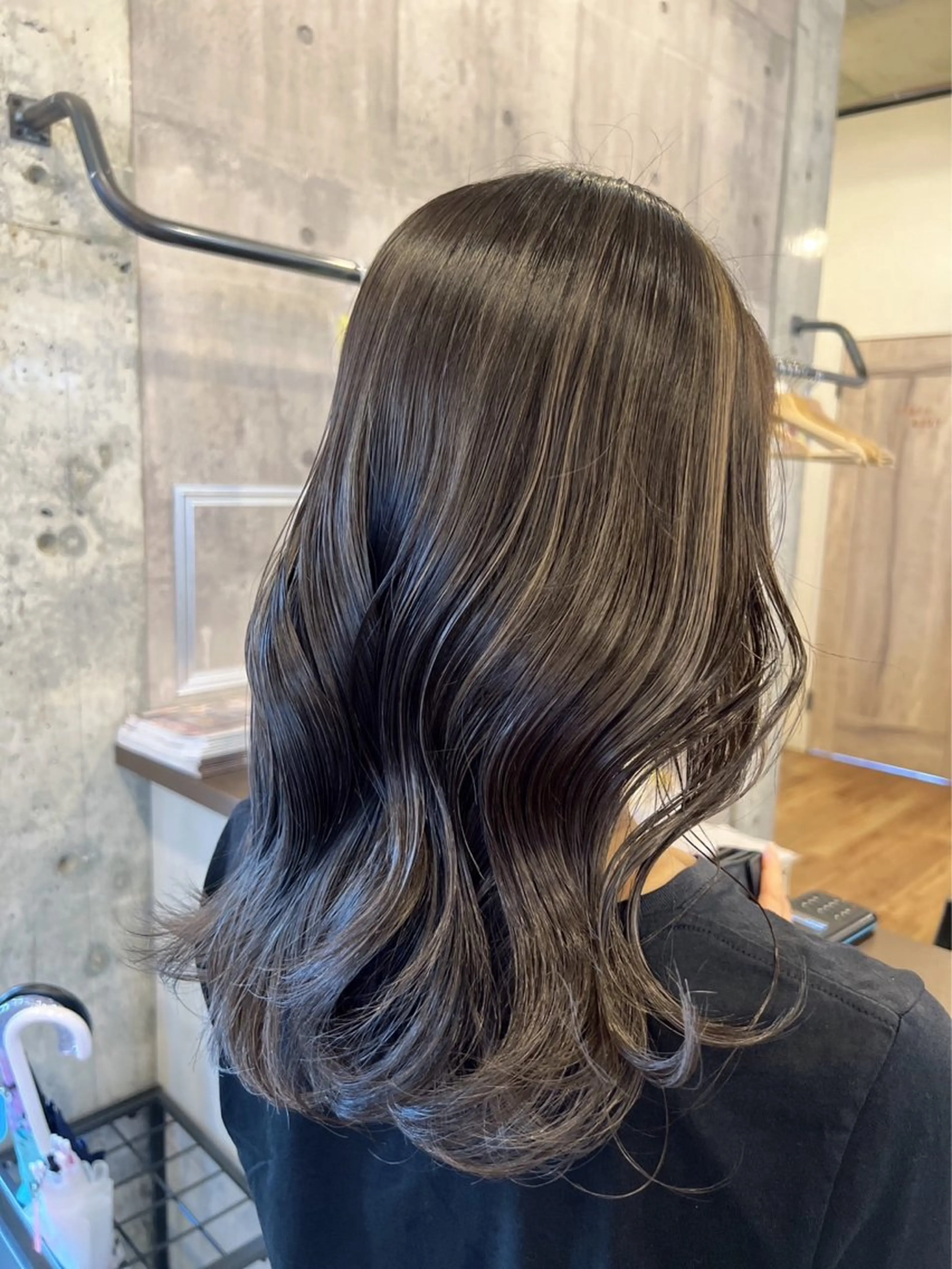 カラー ハイライトカラー やさかわ ももかのヘアスタイル