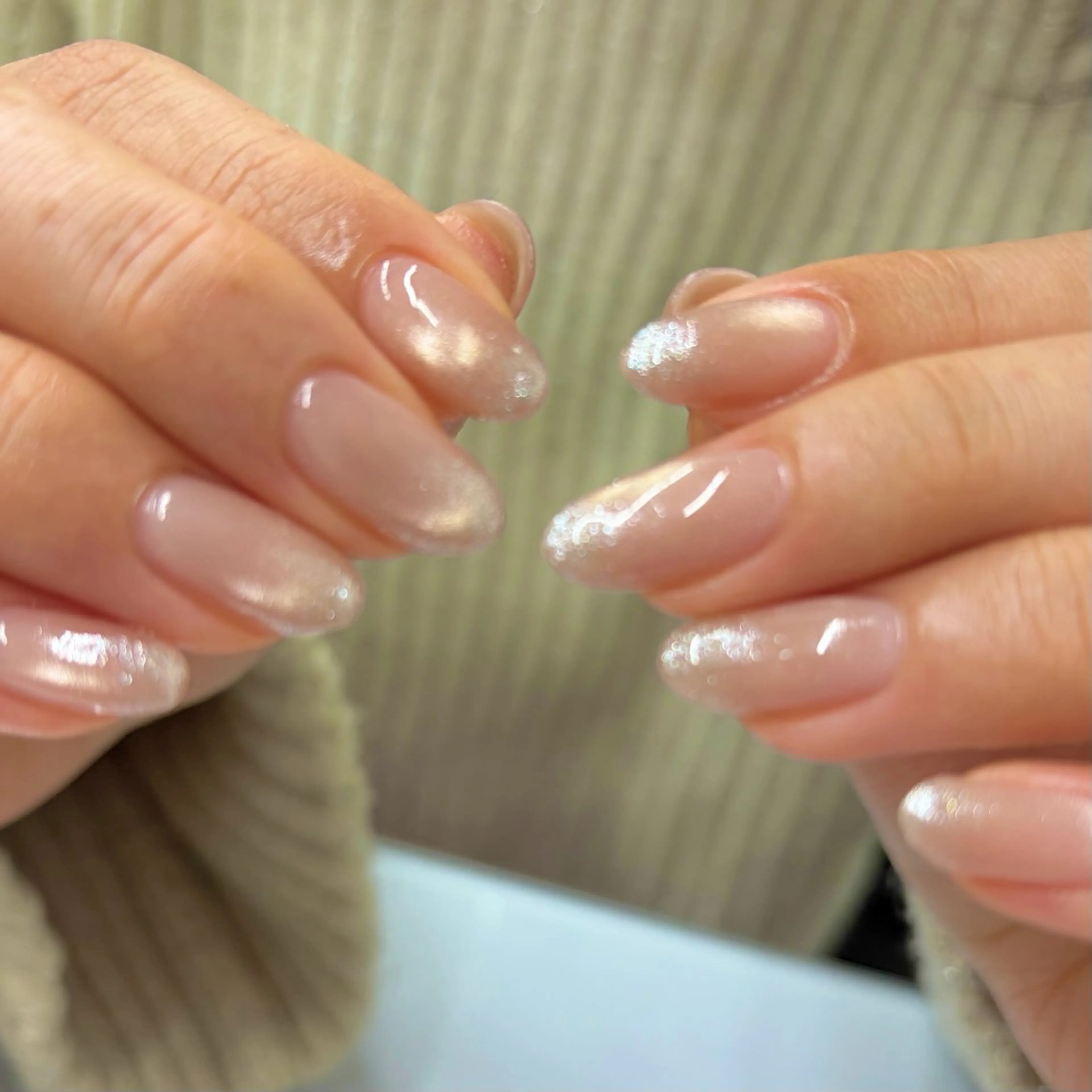 ネイル 氷ネイル・うるうるネイル ラメ(グリッター) マグネットネイル ホワイト ハンドネイル Nail Sant Esperanza by SALON DE やす所属・Sant Esperanzaのネイルデザイン