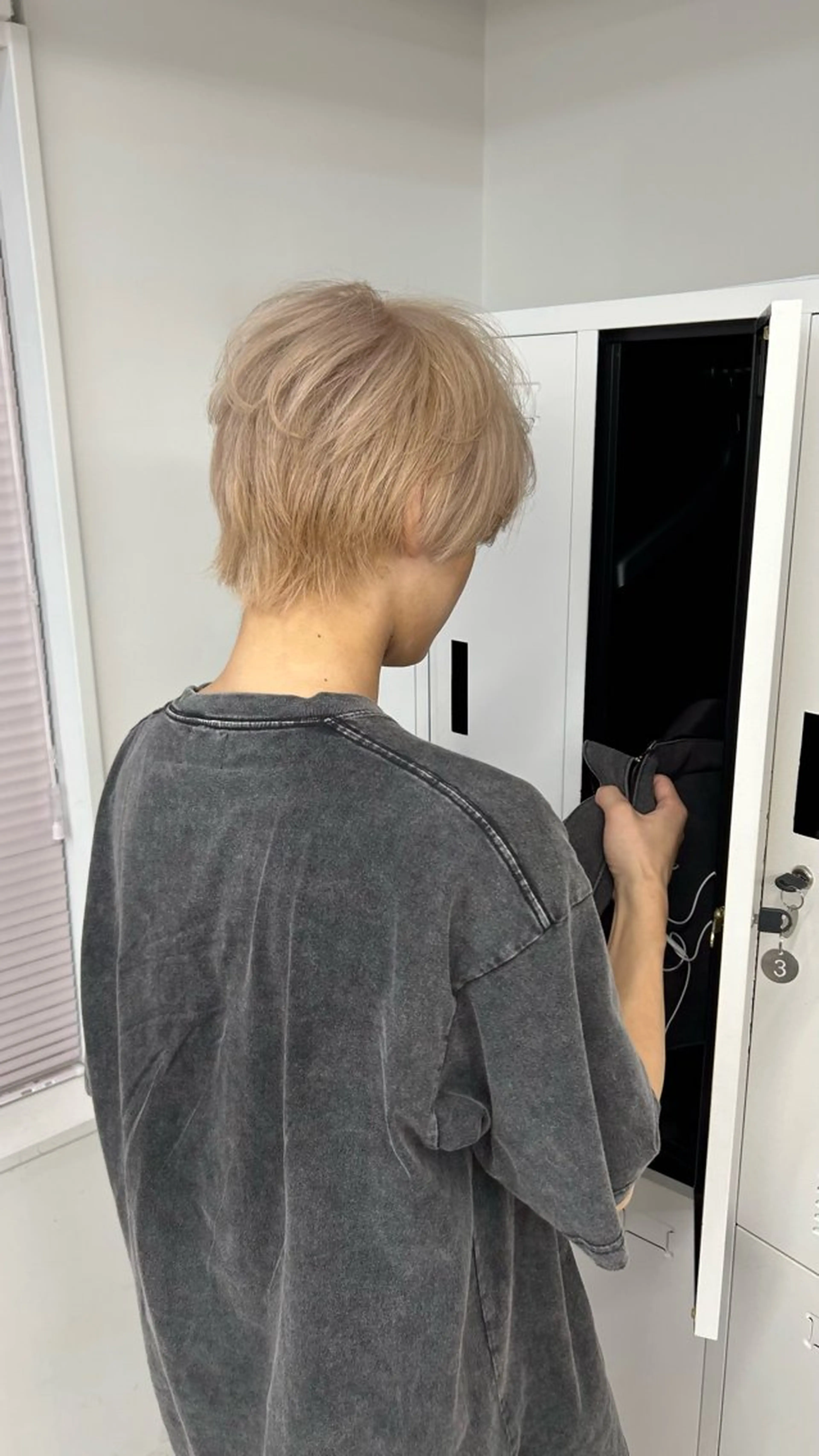 ショート カラー メンズ メンズブリーチ メンズハイトーン メンズインナーカラー メンズ韓国風 アッシュ 💍透明感 💖艶ミルクティーのヘアスタイル