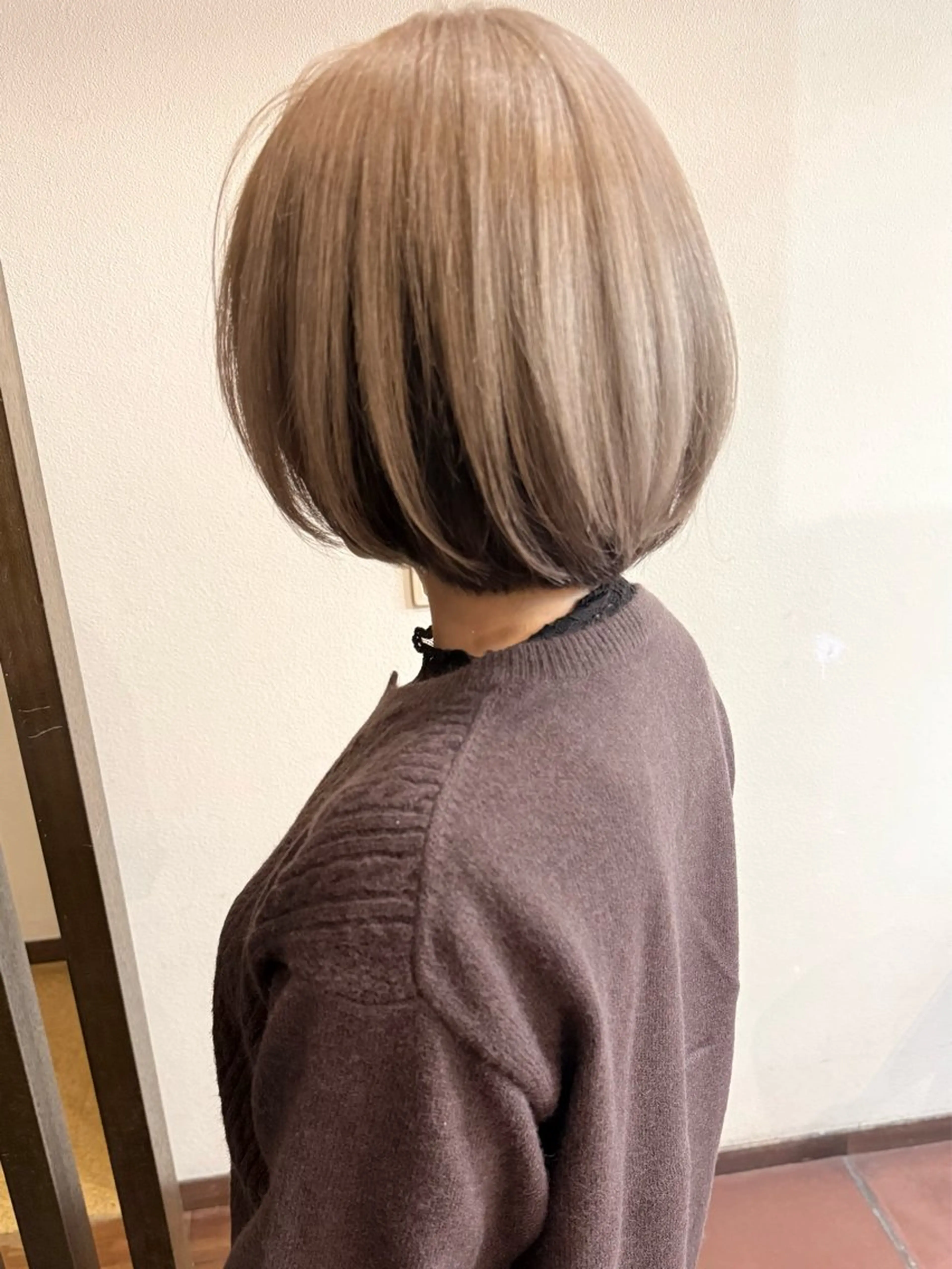 ショート カラー ベージュカラー シルバー シルバーベージュ カット ヘアカラー トリートメント 田室 和幸のヘアスタイル