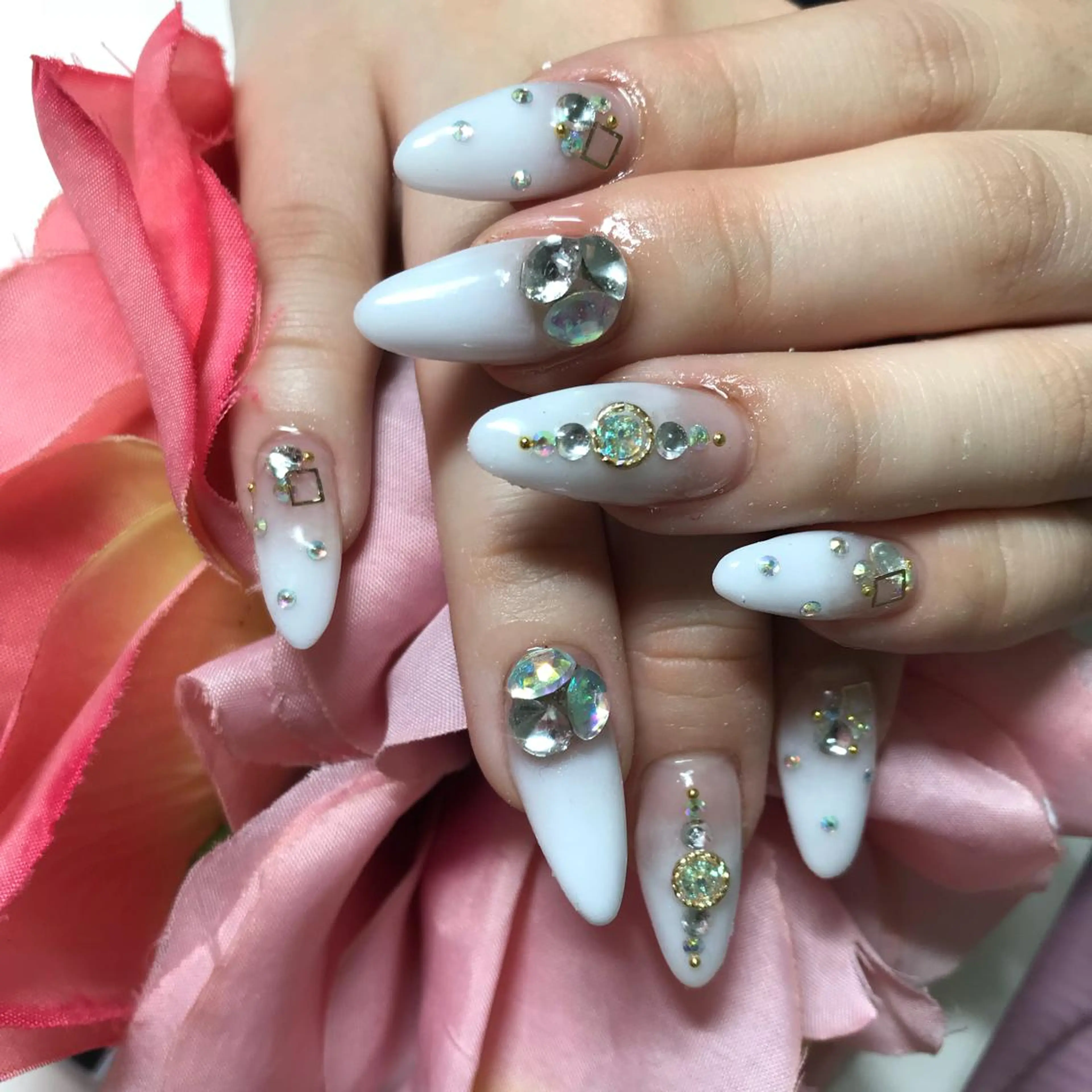 セミロング ネイル アートネイル ストーンネイル ハンドネイル 《LB》ラブリエ Nail&eyeのマツエク・マツパデザイン