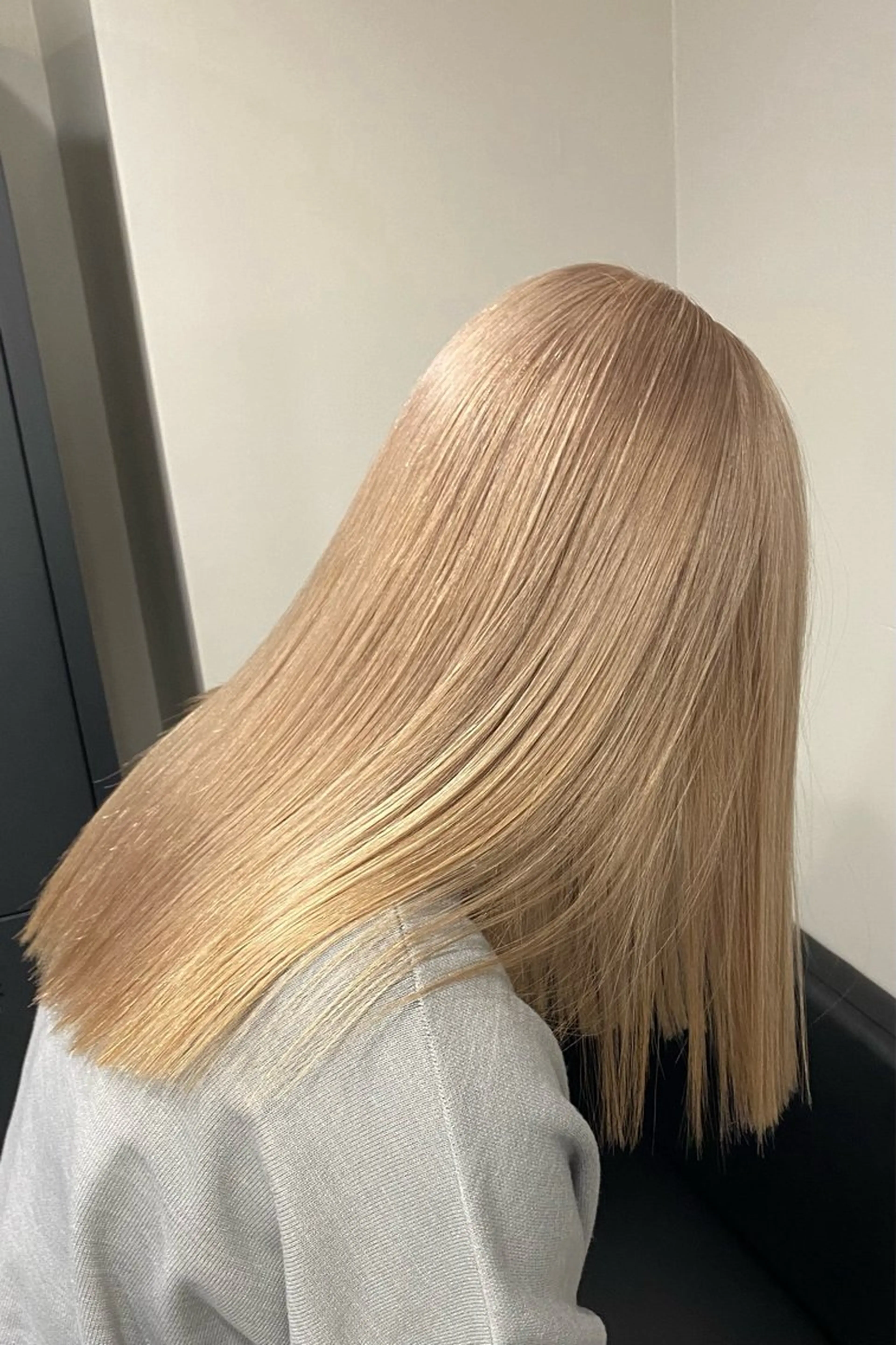 ロング レイヤー・ブリーチ kiyotoshiのヘアスタイル