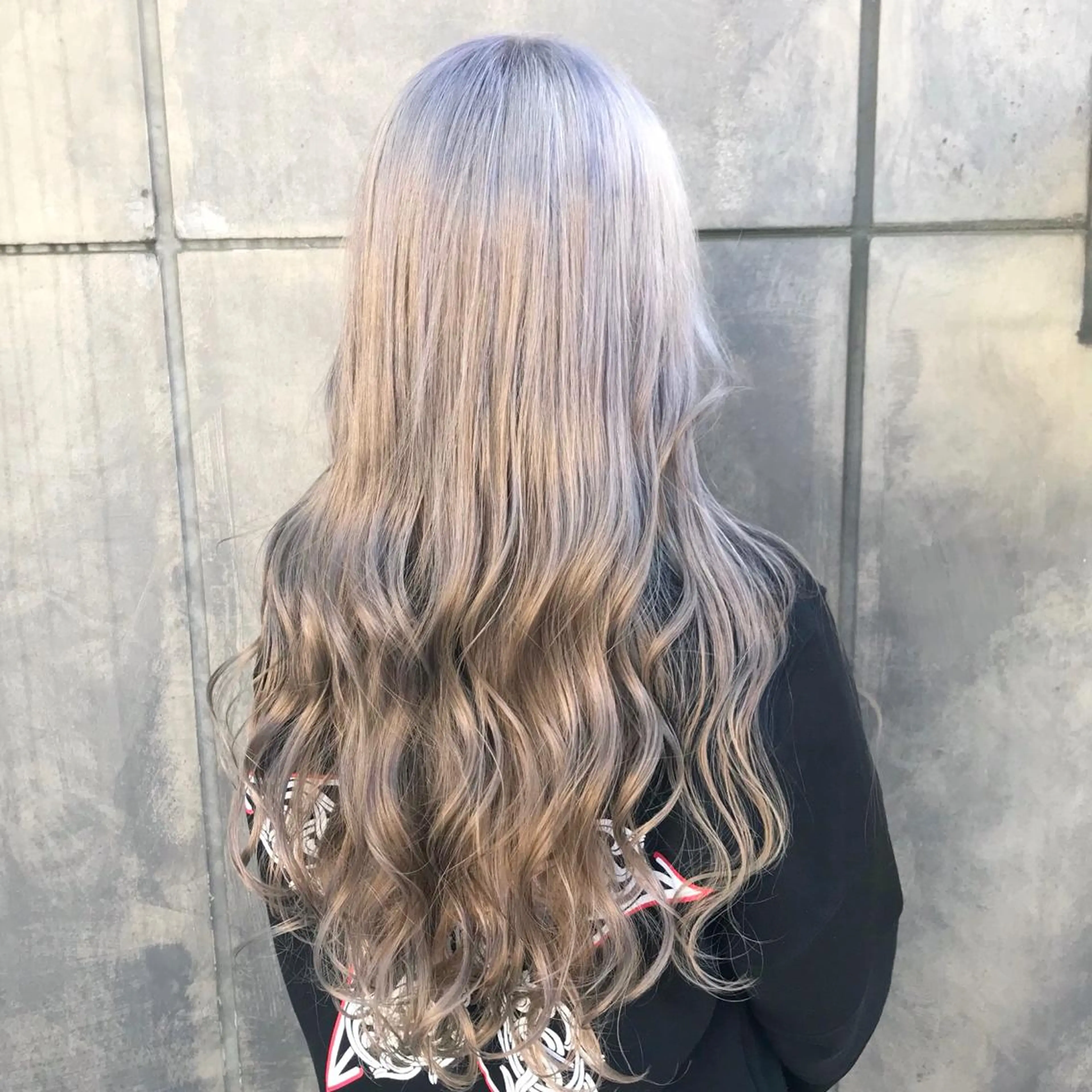 ロング カラー アッシュ アッシュグレー アッシュグレージュ ブリーチ グレージュ K-POP好き美容師 🇰🇷Kai.Yのヘアスタイル