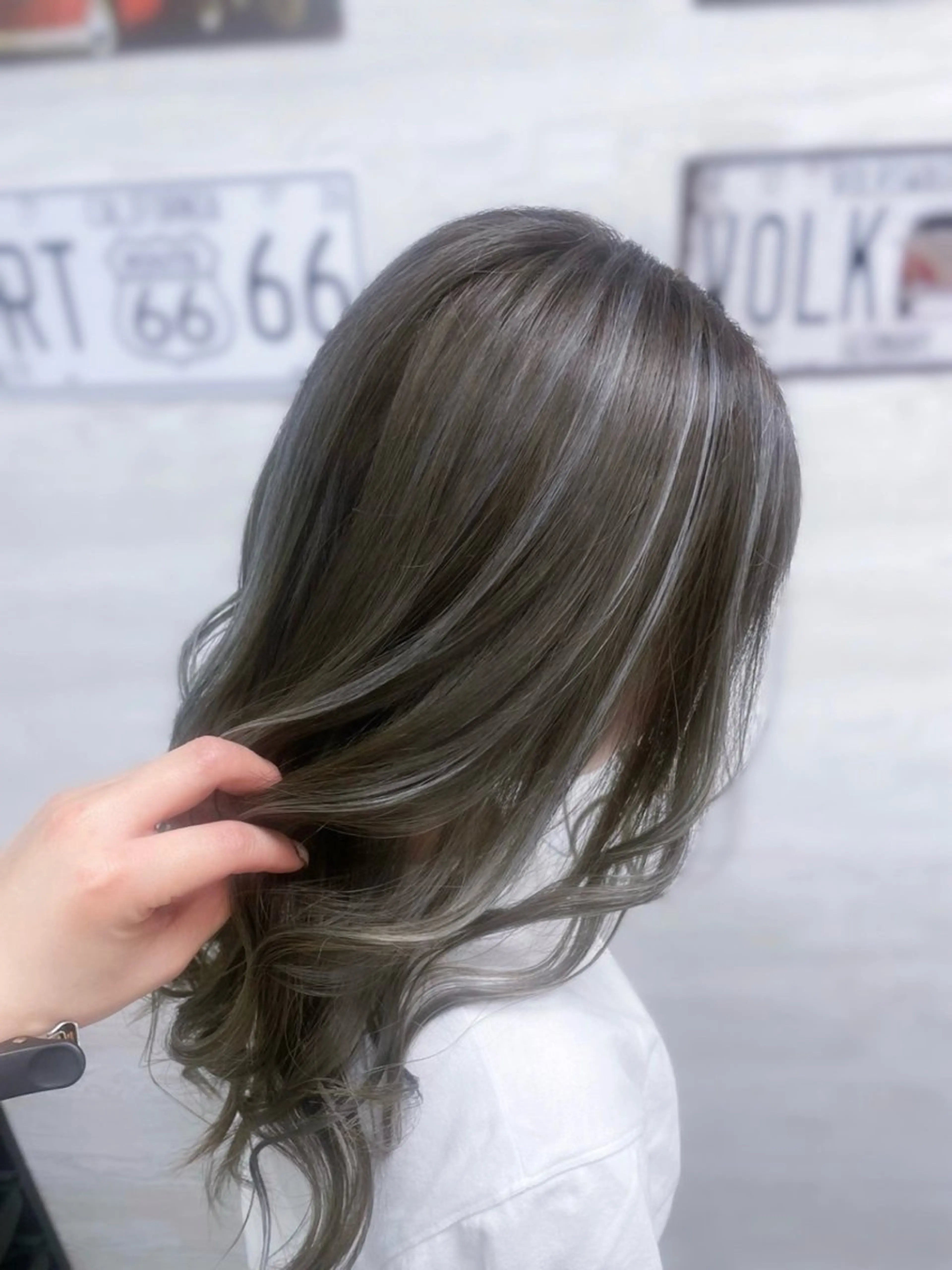 セミロング カラー ブリーチ ブリーチなしカラー ヘアカラー 𝐄𝐀𝐑𝐓𝐇 / 𝐚𝐤𝐢🎀のヘアスタイル