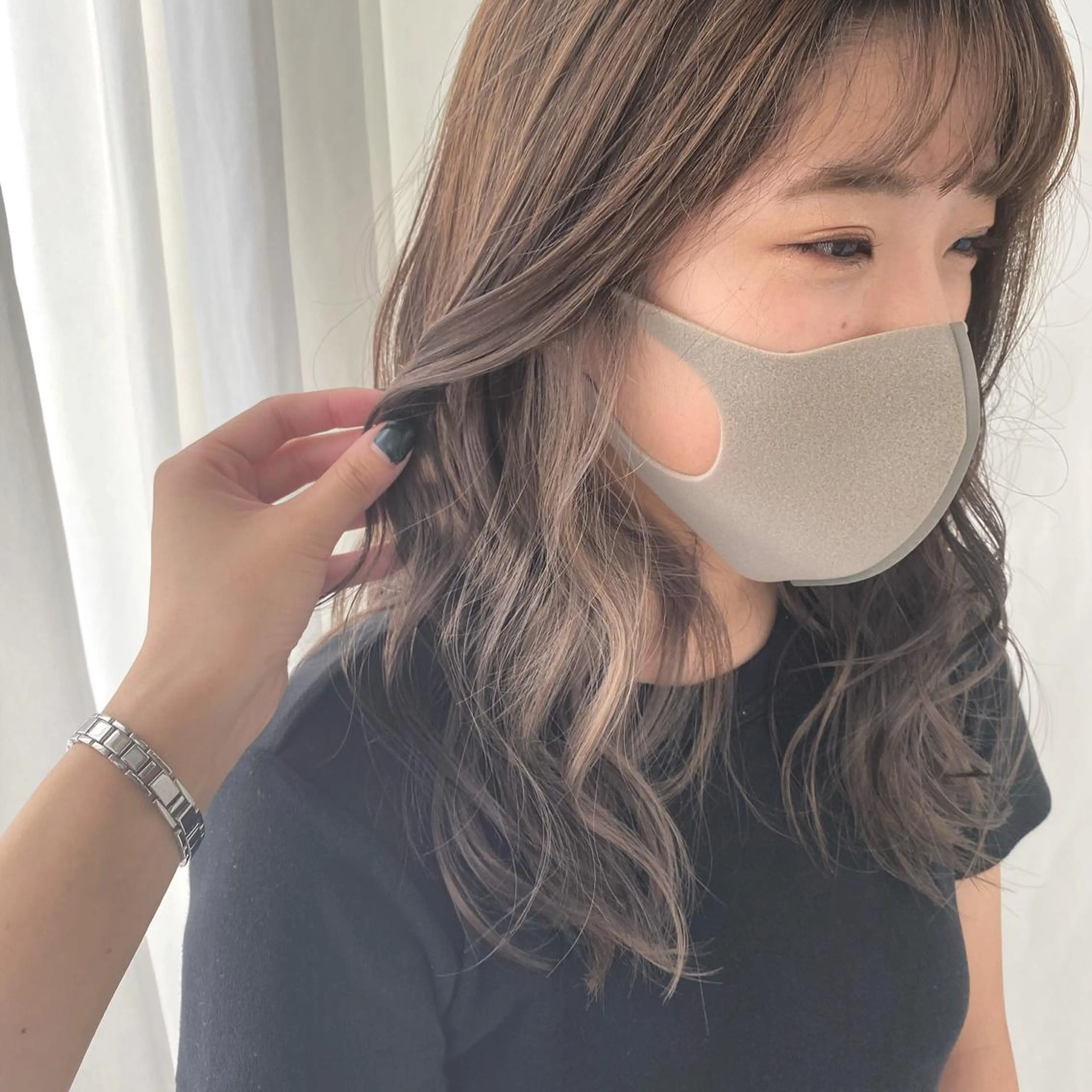 セミロング カラー シルバー ナツミ/透明感カラー /酸性縮毛矯正のヘアスタイル