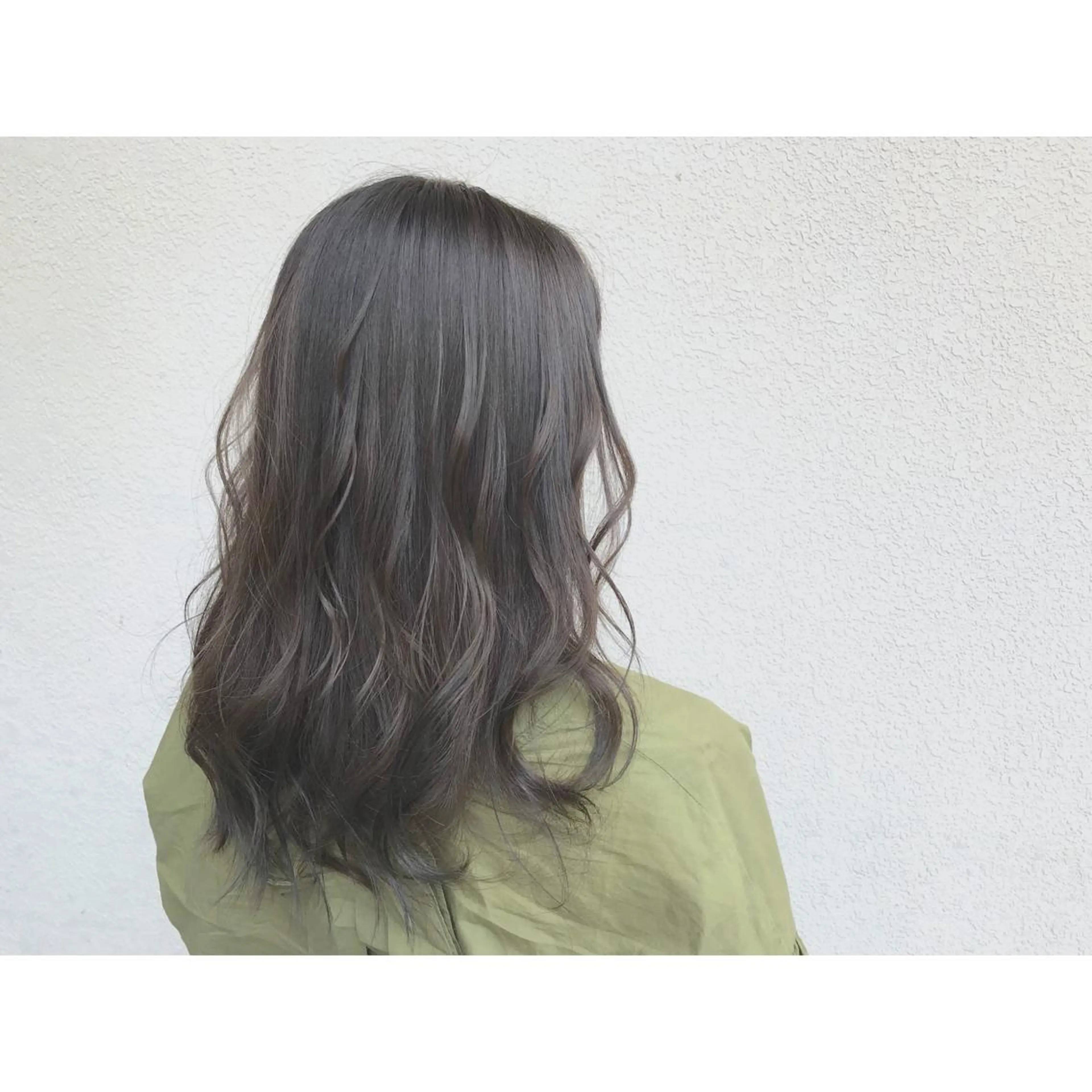 セミロング カラー アッシュ アッシュグレー ブルーカラー ブルージュ グレージュ なかにし まゆみのヘアスタイル