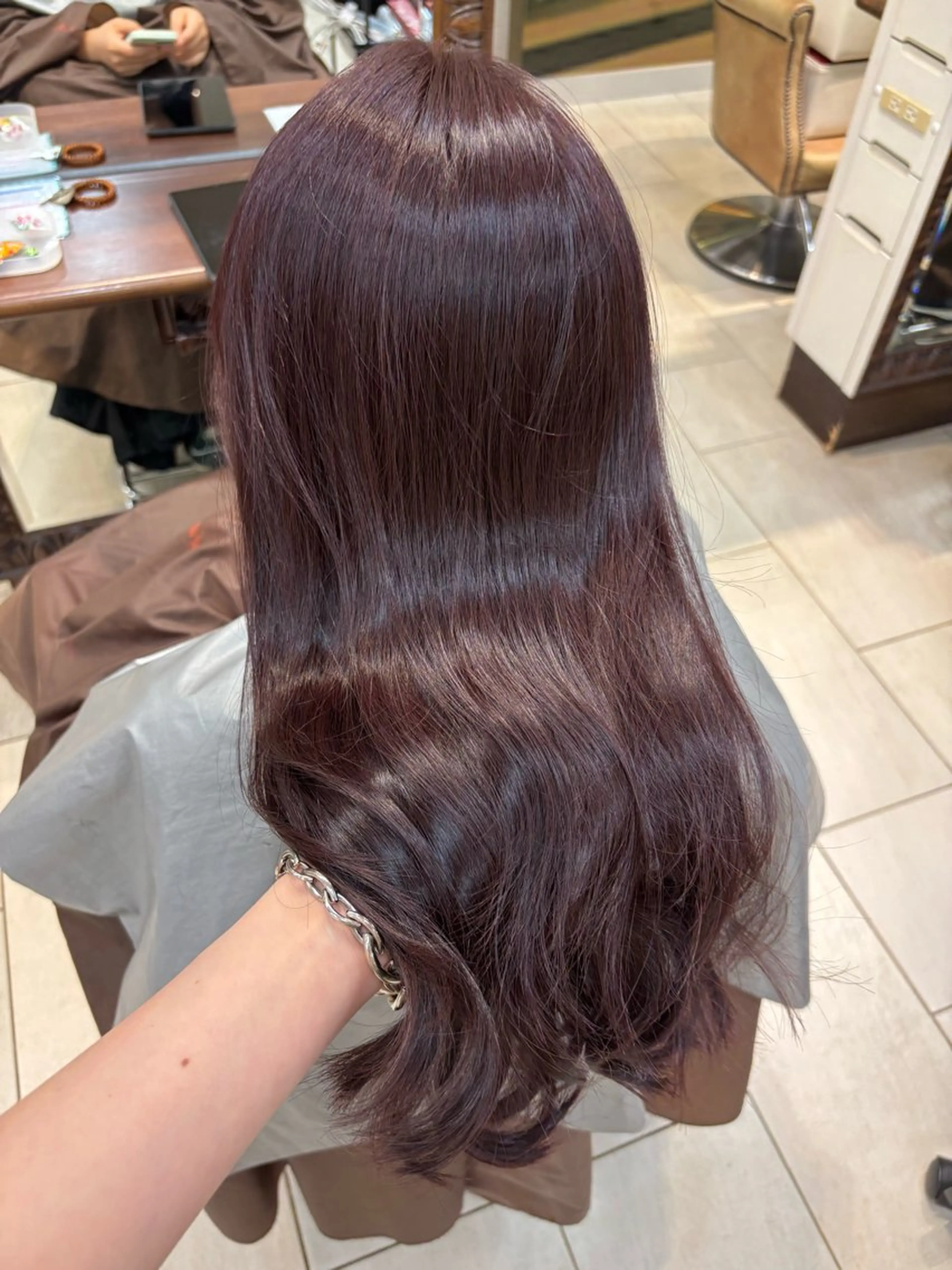 セミロング カラー ブリーチ ボルドーカラー ブリーチなしカラー カット ヘアカラー トリートメント スタイリスト🌿 熊川愛理/髪質改善のヘアスタイル