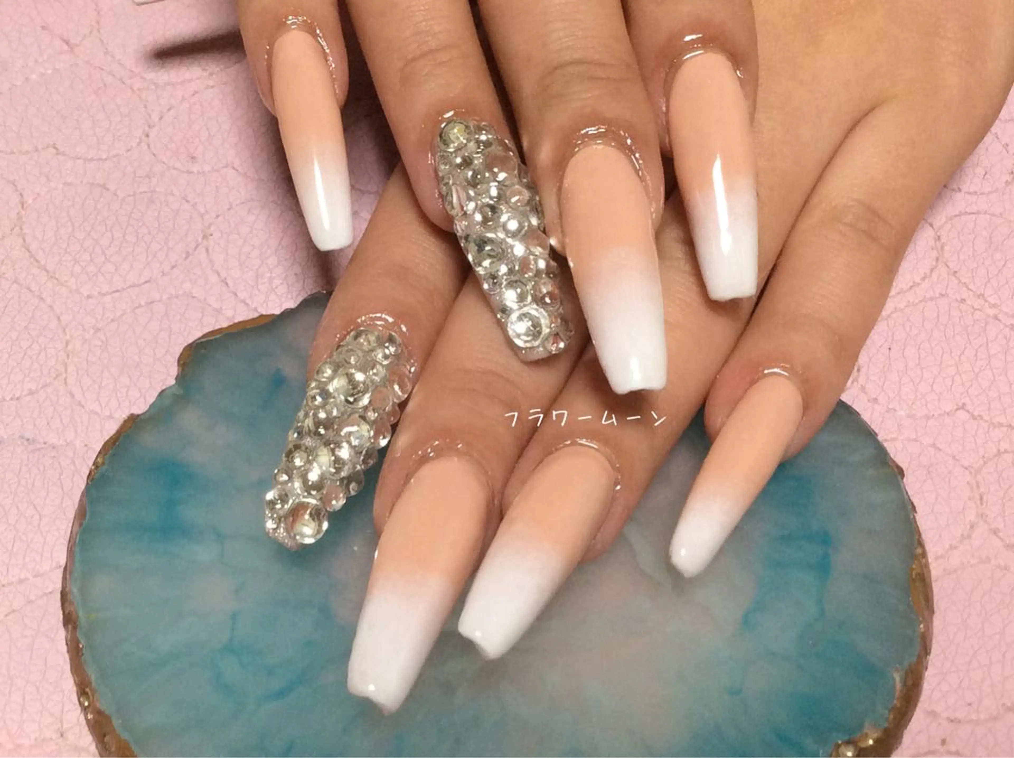 ネイル フラワー ムーンのネイルデザイン